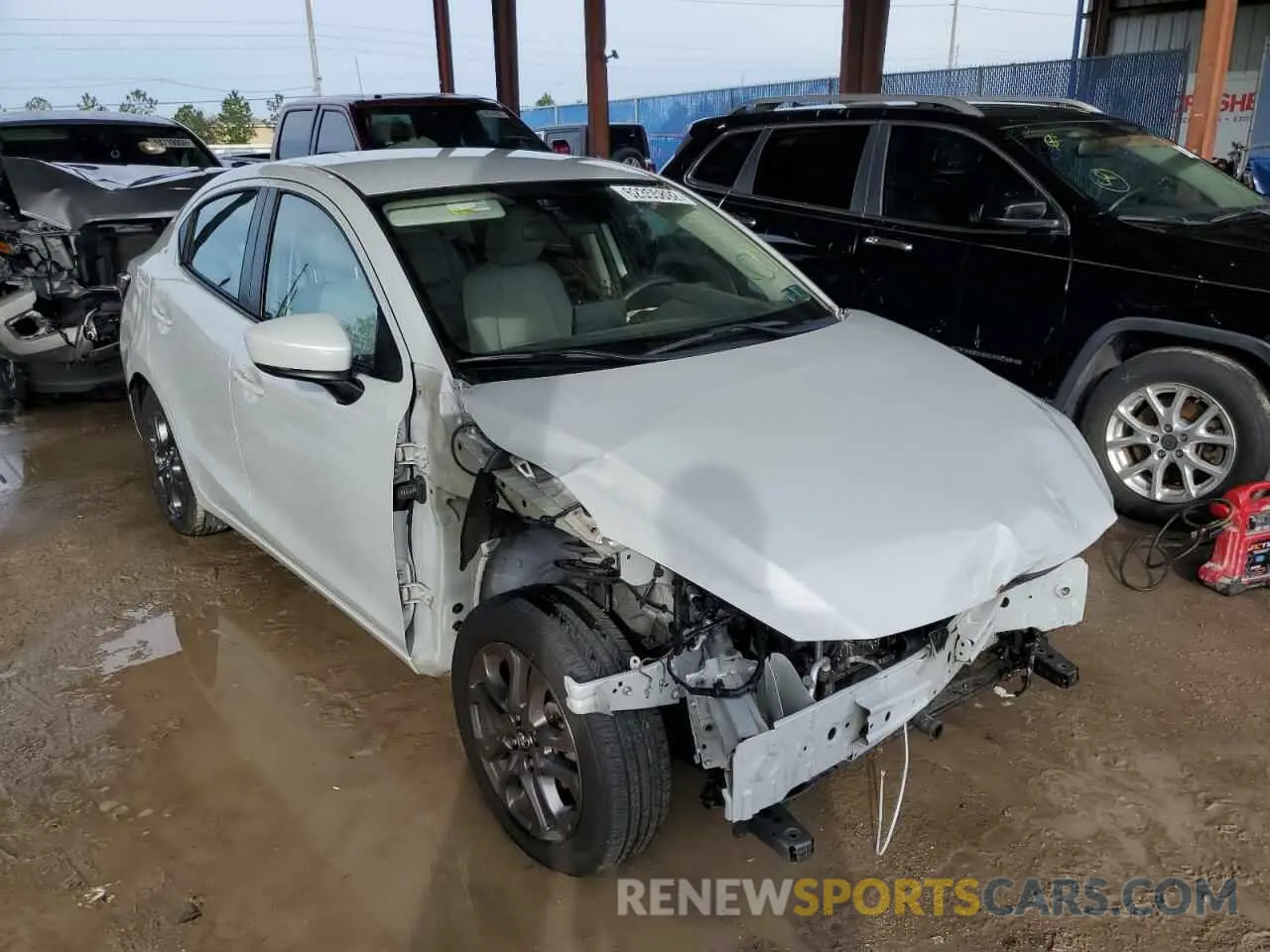 4 fotografías del automóvil dañado 3MYDLBYV0KY500111 TOYOTA YARIS 2019