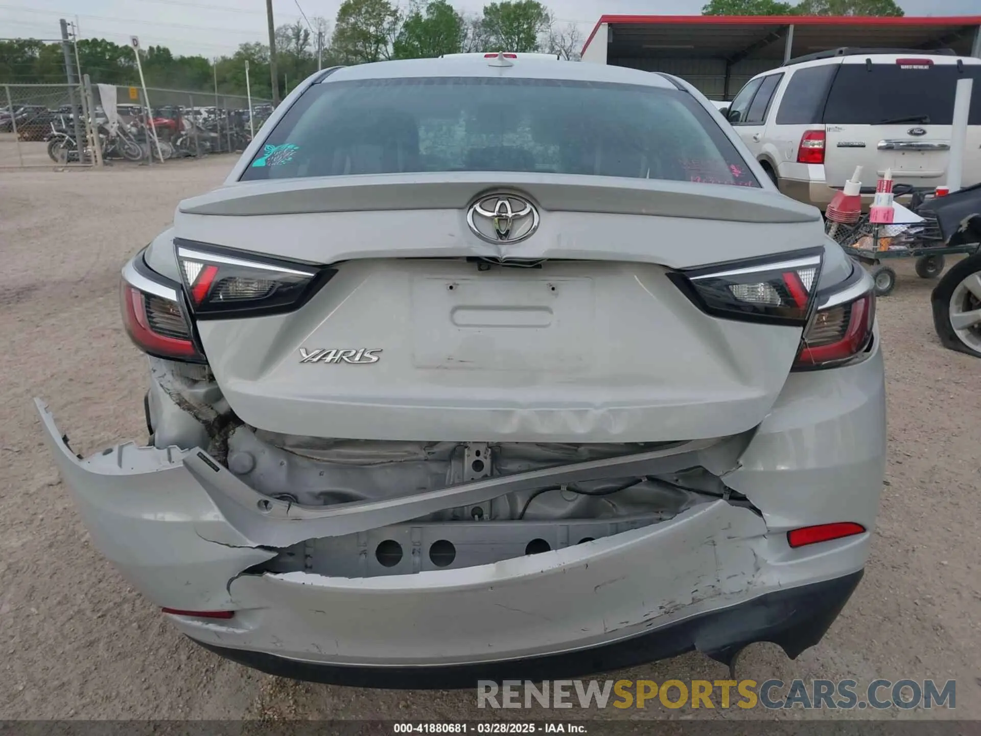 17 fotografías del automóvil dañado 3MYDLBYV0KY507141 TOYOTA YARIS 2019