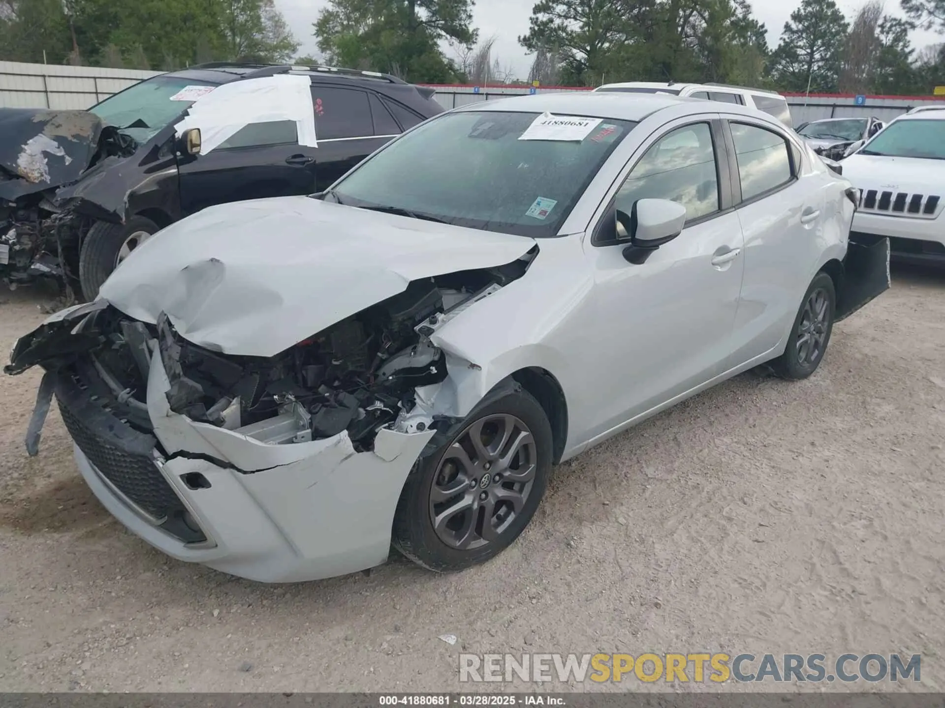 2 fotografías del automóvil dañado 3MYDLBYV0KY507141 TOYOTA YARIS 2019