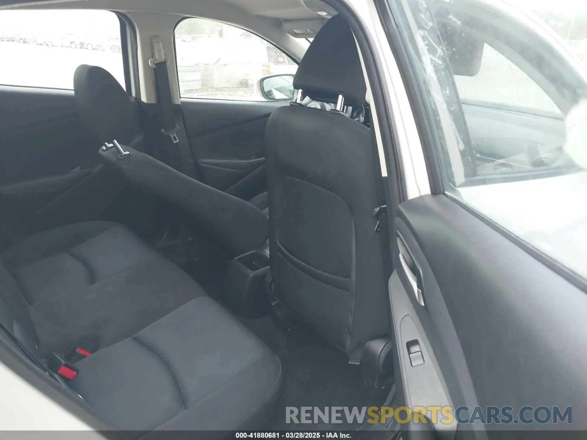8 fotografías del automóvil dañado 3MYDLBYV0KY507141 TOYOTA YARIS 2019
