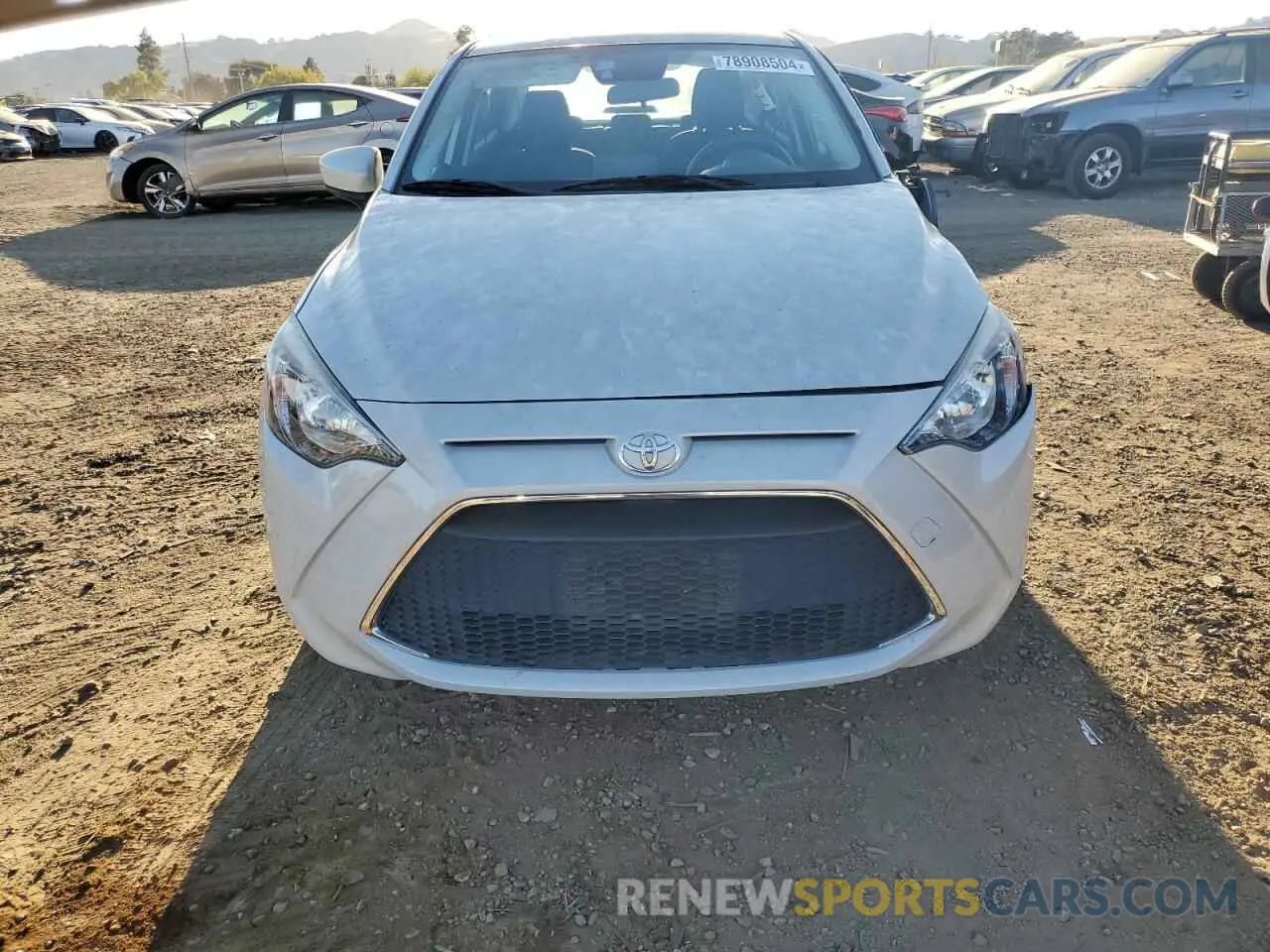 5 fotografías del automóvil dañado 3MYDLBYV0KY508077 TOYOTA YARIS 2019