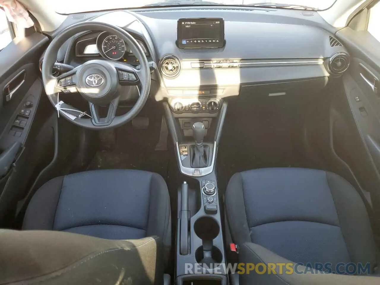 8 fotografías del automóvil dañado 3MYDLBYV0KY508077 TOYOTA YARIS 2019