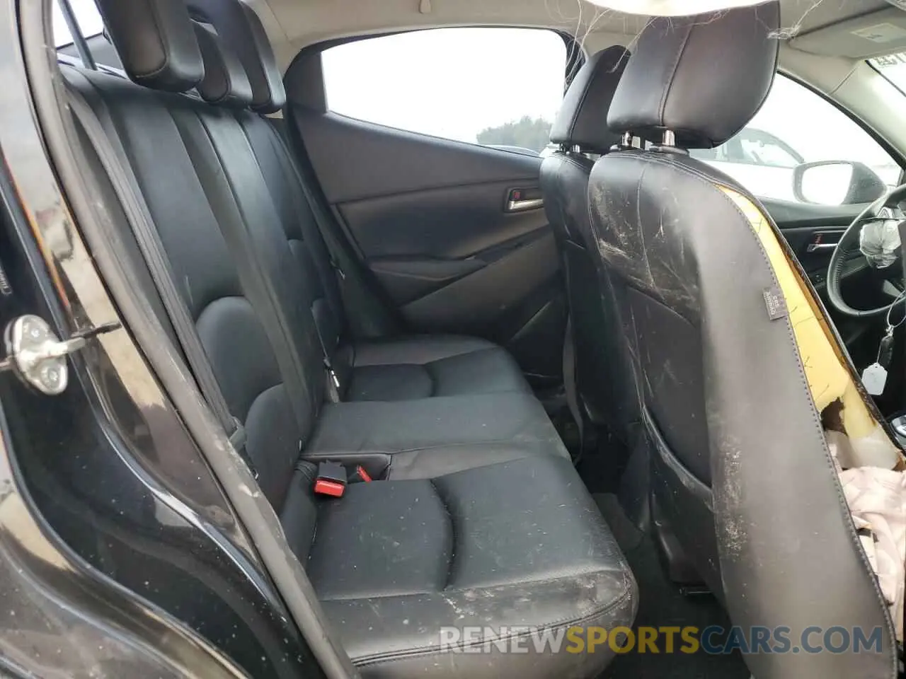 11 fotografías del automóvil dañado 3MYDLBYV0KY508113 TOYOTA YARIS 2019