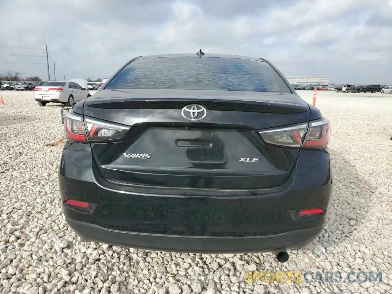 6 fotografías del automóvil dañado 3MYDLBYV0KY508113 TOYOTA YARIS 2019