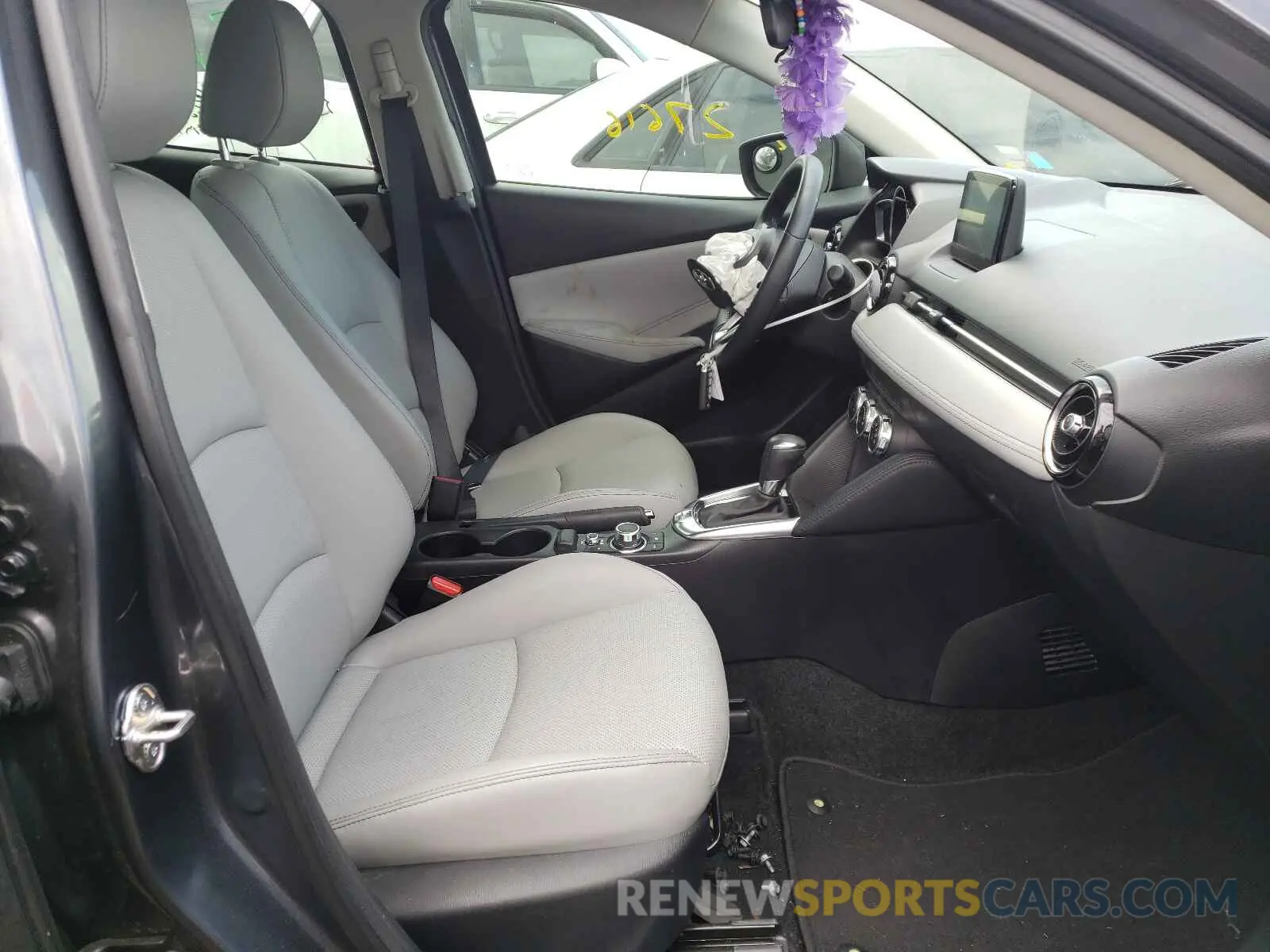 5 fotografías del automóvil dañado 3MYDLBYV0KY511481 TOYOTA YARIS 2019