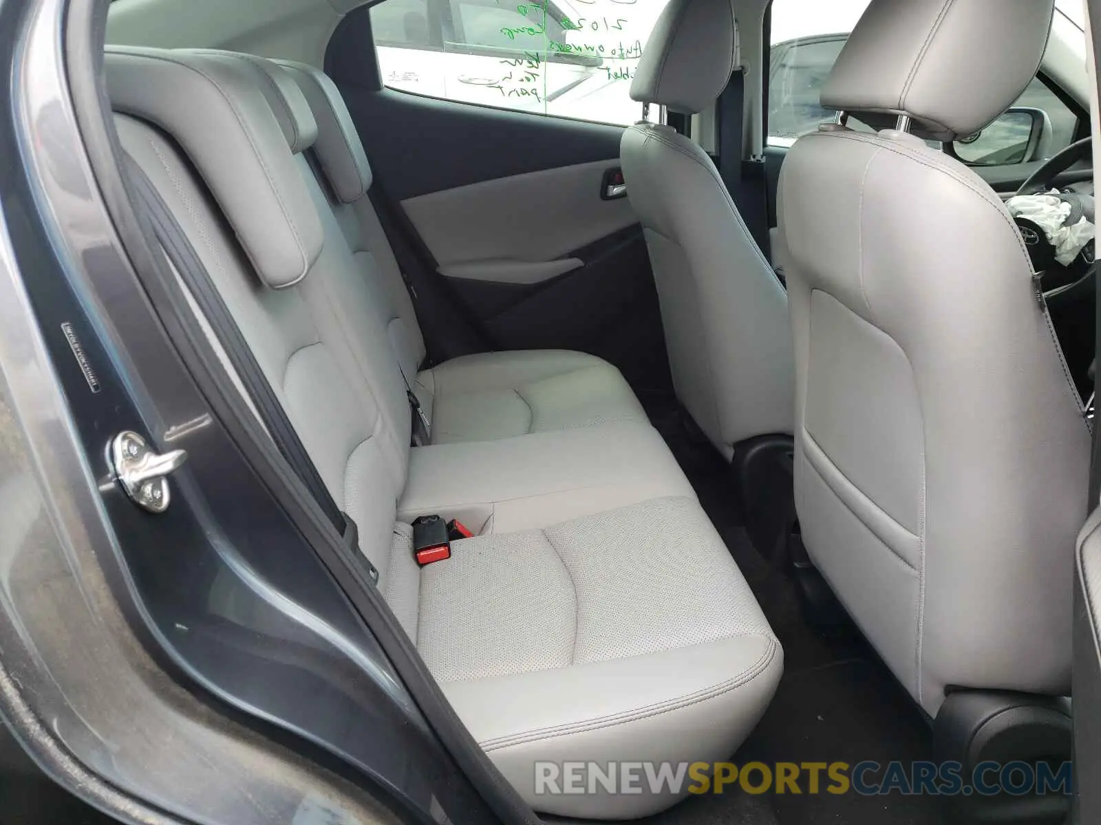 6 fotografías del automóvil dañado 3MYDLBYV0KY511481 TOYOTA YARIS 2019