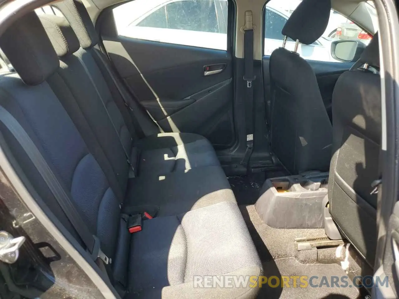 10 fotografías del automóvil dañado 3MYDLBYV1KY500635 TOYOTA YARIS 2019