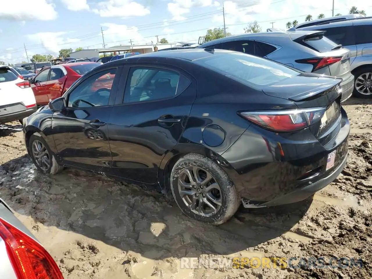 2 fotografías del automóvil dañado 3MYDLBYV1KY500635 TOYOTA YARIS 2019