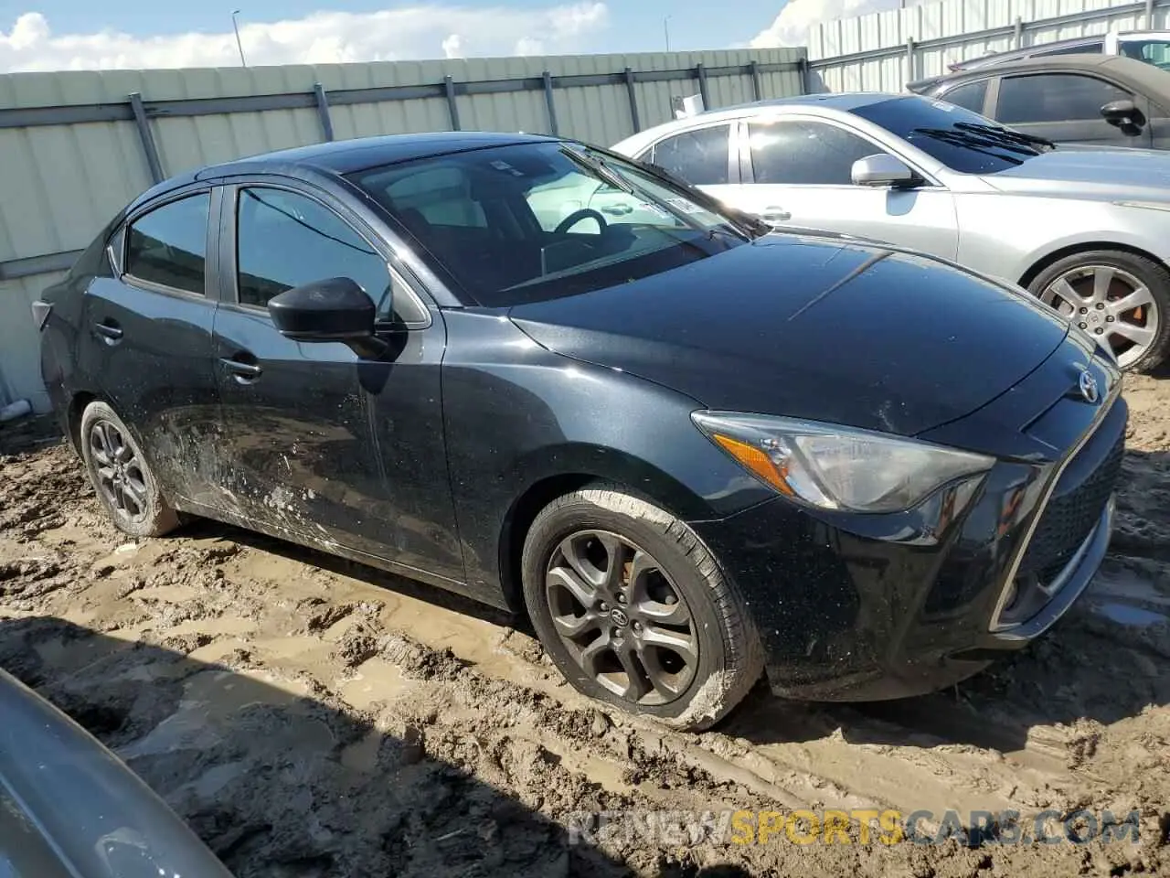 4 fotografías del automóvil dañado 3MYDLBYV1KY500635 TOYOTA YARIS 2019