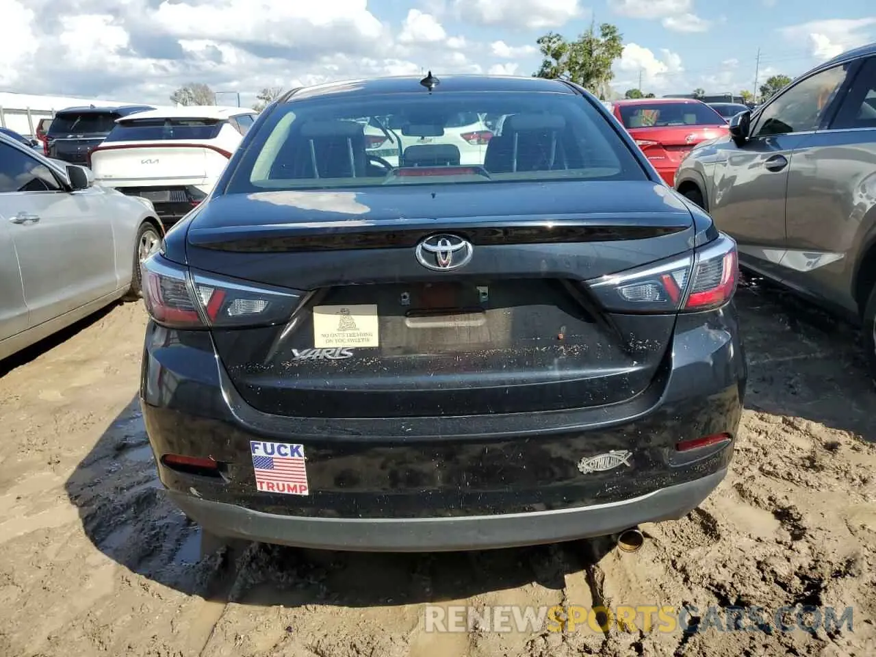 6 fotografías del automóvil dañado 3MYDLBYV1KY500635 TOYOTA YARIS 2019