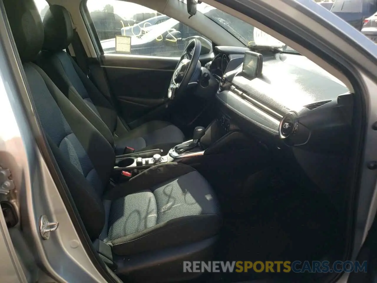 5 fotografías del automóvil dañado 3MYDLBYV1KY503356 TOYOTA YARIS 2019