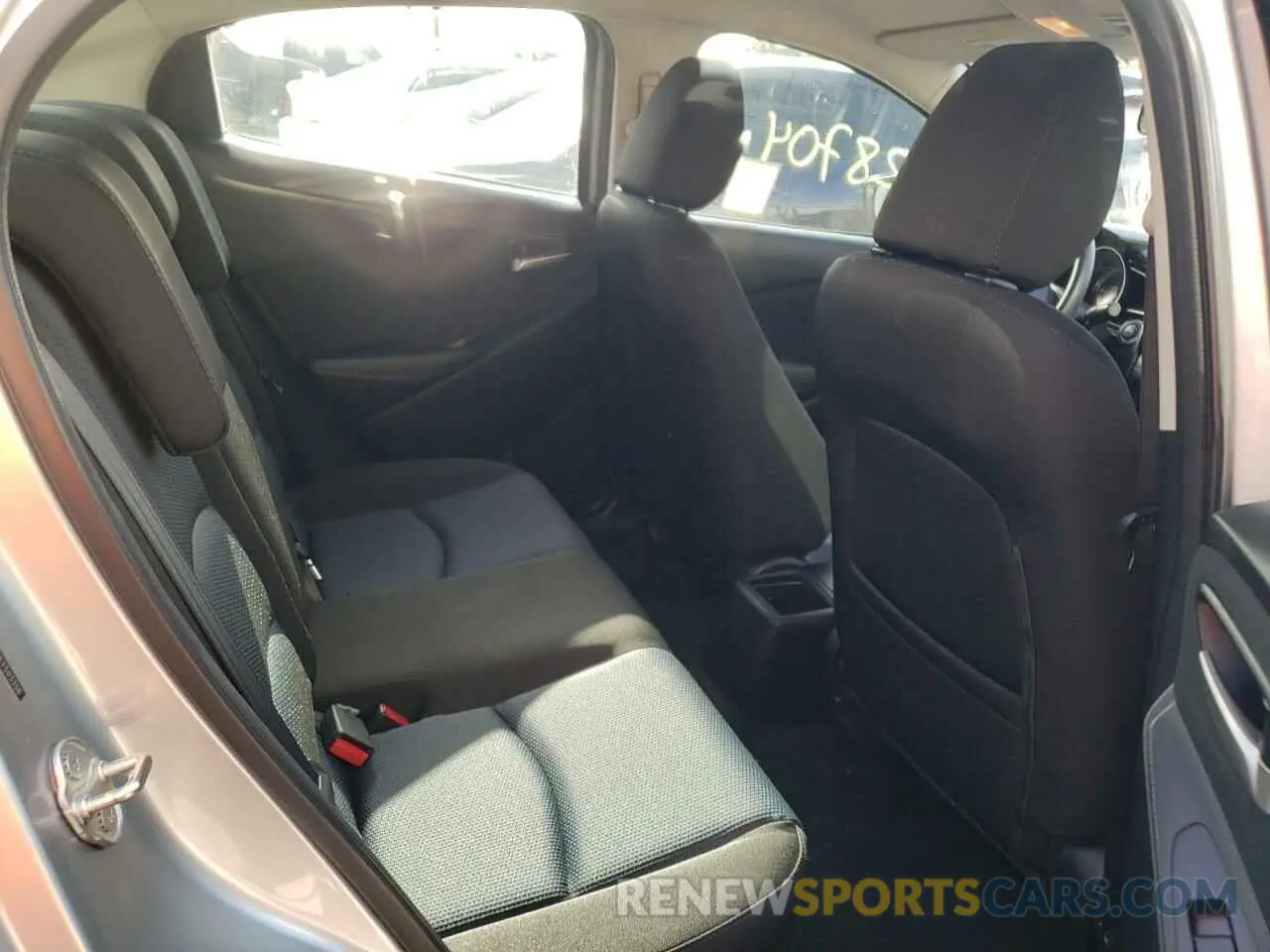 6 fotografías del automóvil dañado 3MYDLBYV1KY503356 TOYOTA YARIS 2019