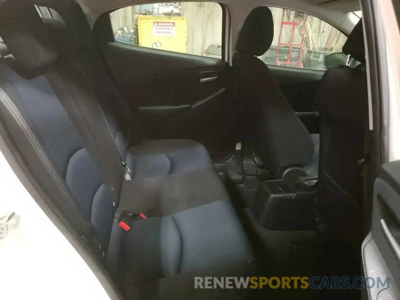 10 fotografías del automóvil dañado 3MYDLBYV1KY503647 TOYOTA YARIS 2019