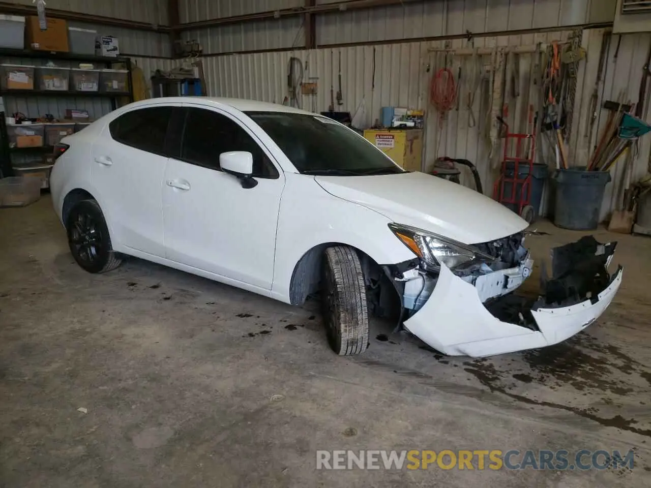 4 fotografías del automóvil dañado 3MYDLBYV1KY503647 TOYOTA YARIS 2019
