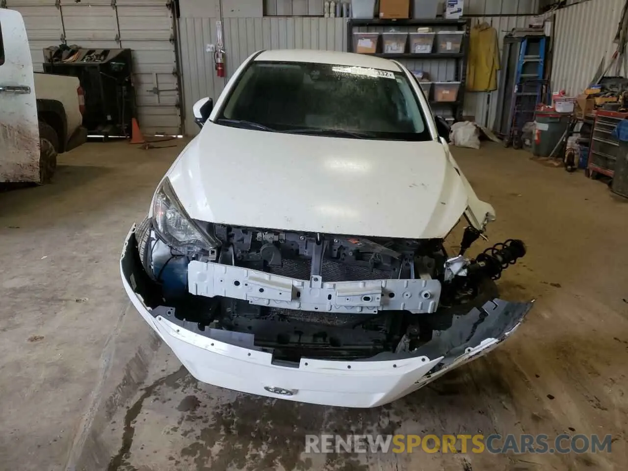 5 fotografías del automóvil dañado 3MYDLBYV1KY503647 TOYOTA YARIS 2019