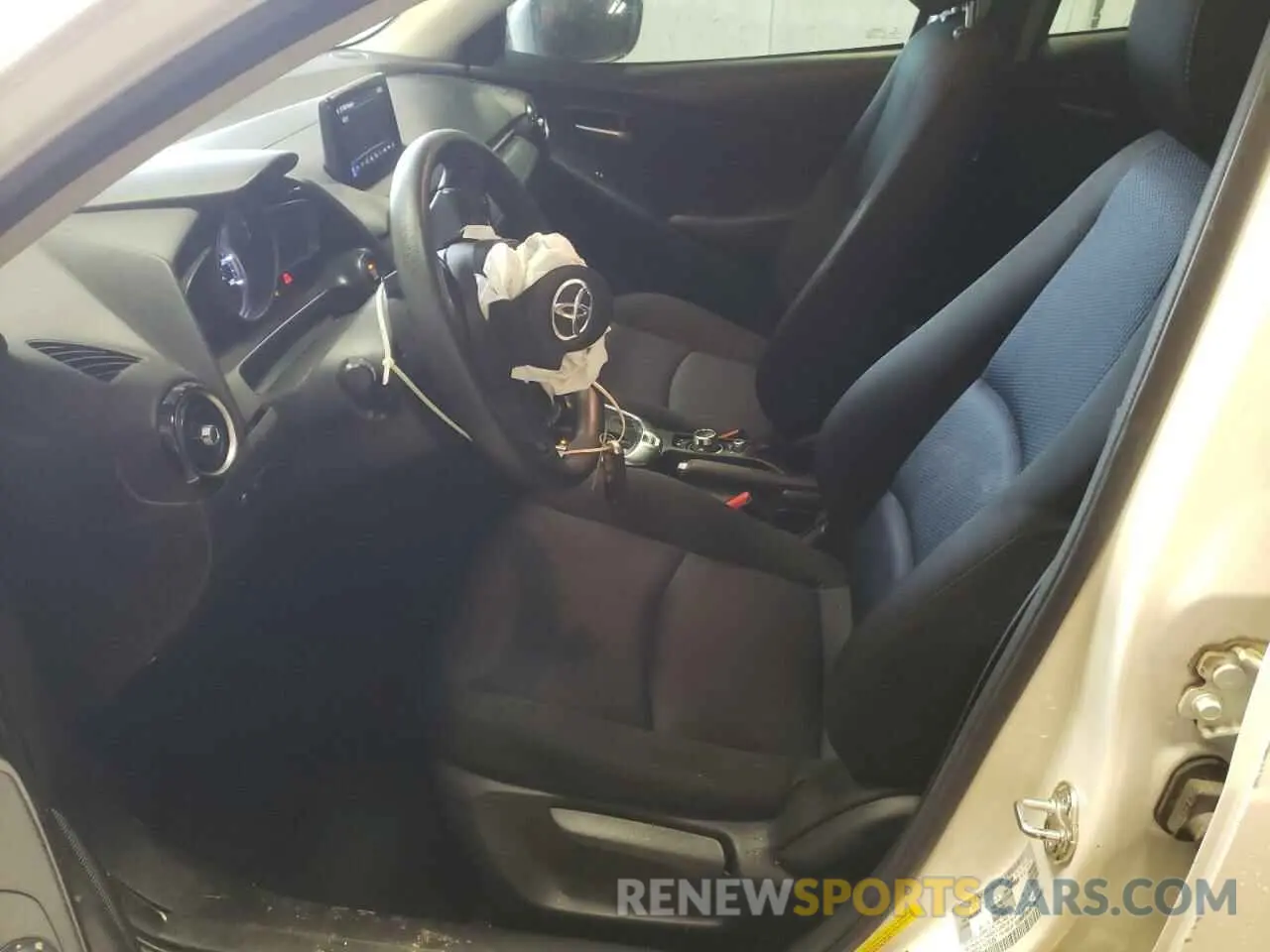 7 fotografías del automóvil dañado 3MYDLBYV1KY503647 TOYOTA YARIS 2019