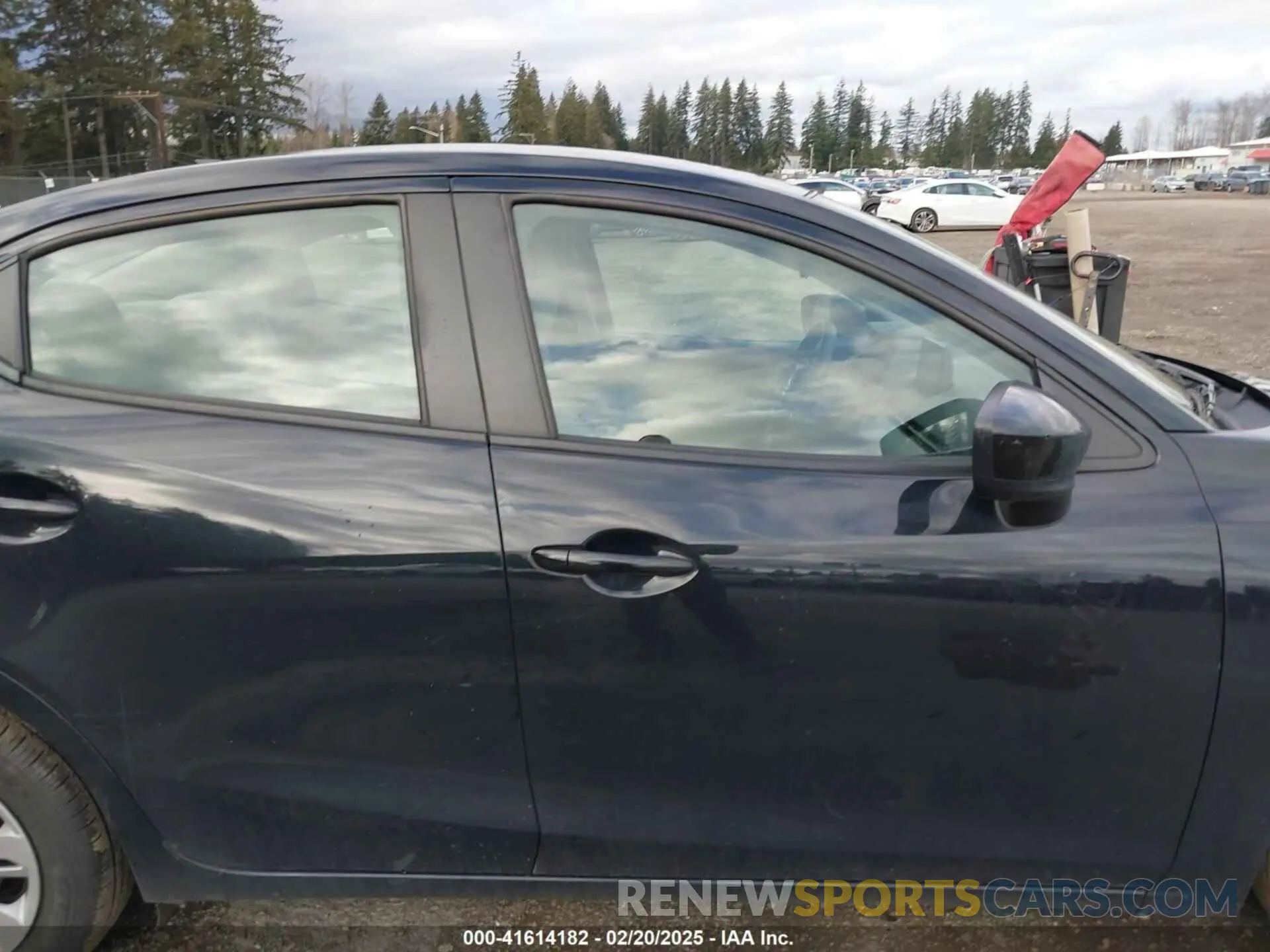12 fotografías del automóvil dañado 3MYDLBYV1KY507813 TOYOTA YARIS 2019