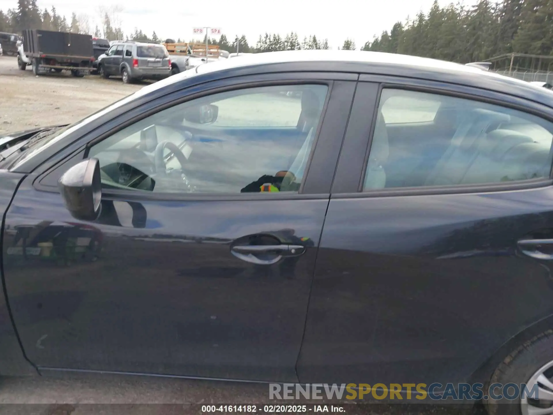 13 fotografías del automóvil dañado 3MYDLBYV1KY507813 TOYOTA YARIS 2019