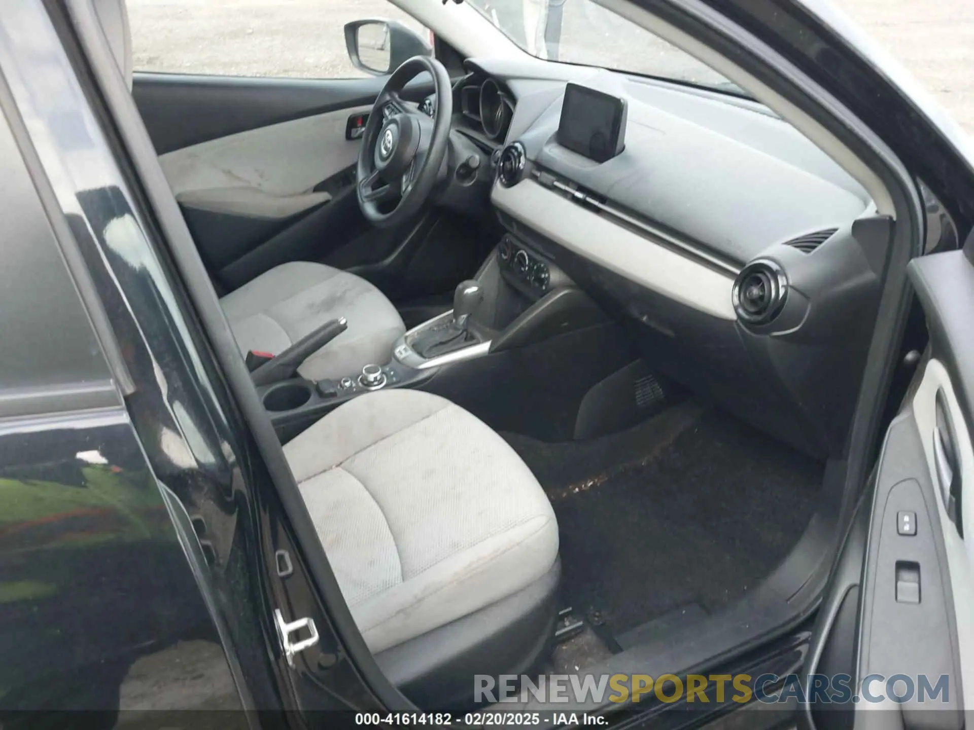 5 fotografías del automóvil dañado 3MYDLBYV1KY507813 TOYOTA YARIS 2019