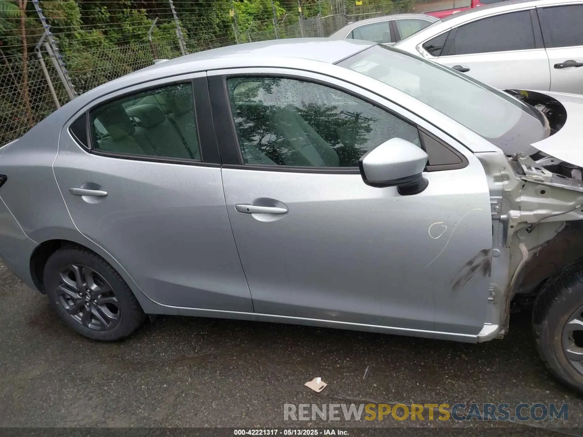 14 fotografías del automóvil dañado 3MYDLBYV1KY509934 TOYOTA YARIS 2019