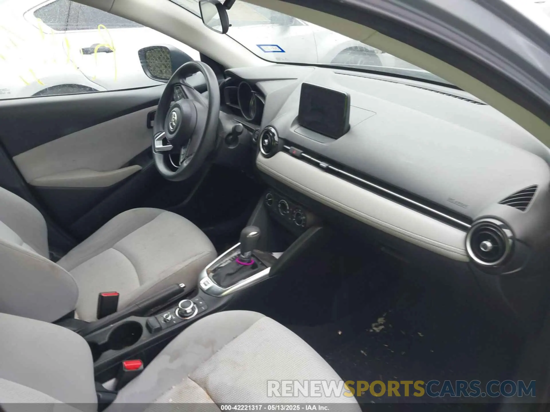 5 fotografías del automóvil dañado 3MYDLBYV1KY509934 TOYOTA YARIS 2019
