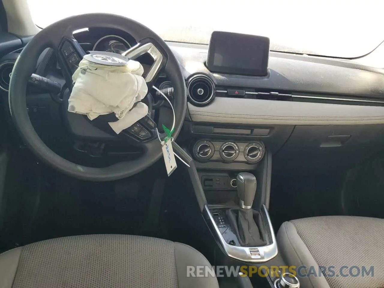 8 fotografías del automóvil dañado 3MYDLBYV1KY518388 TOYOTA YARIS 2019