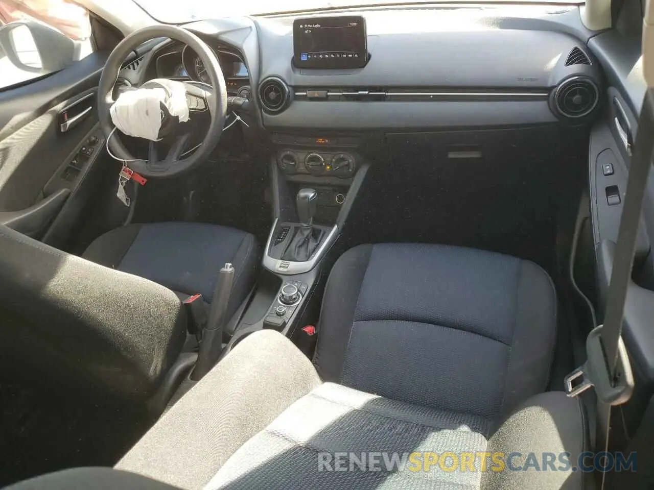 8 fotografías del automóvil dañado 3MYDLBYV1KY518682 TOYOTA YARIS 2019