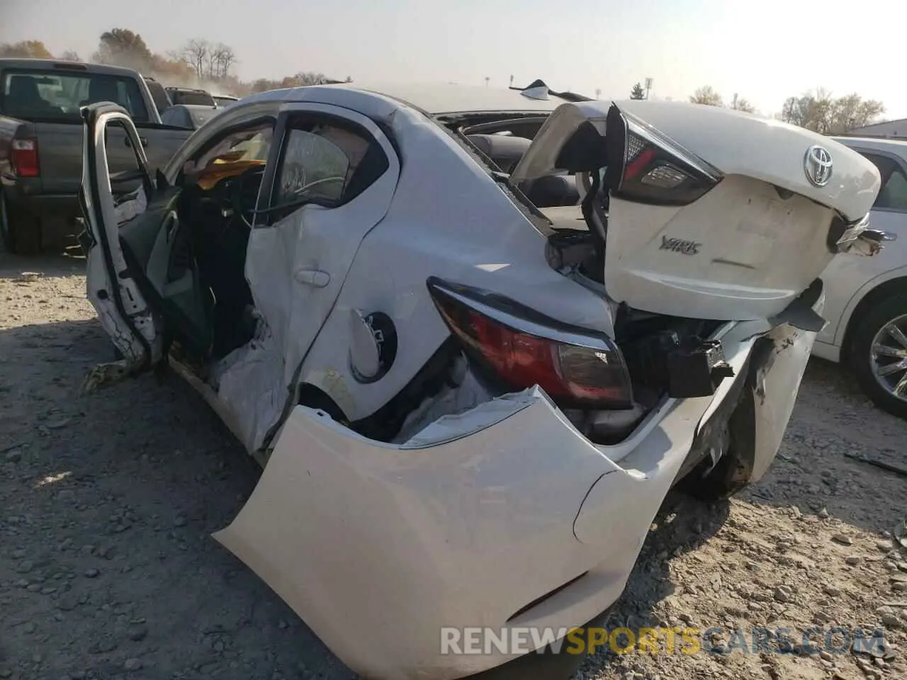 3 fotografías del automóvil dañado 3MYDLBYV1KY526443 TOYOTA YARIS 2019