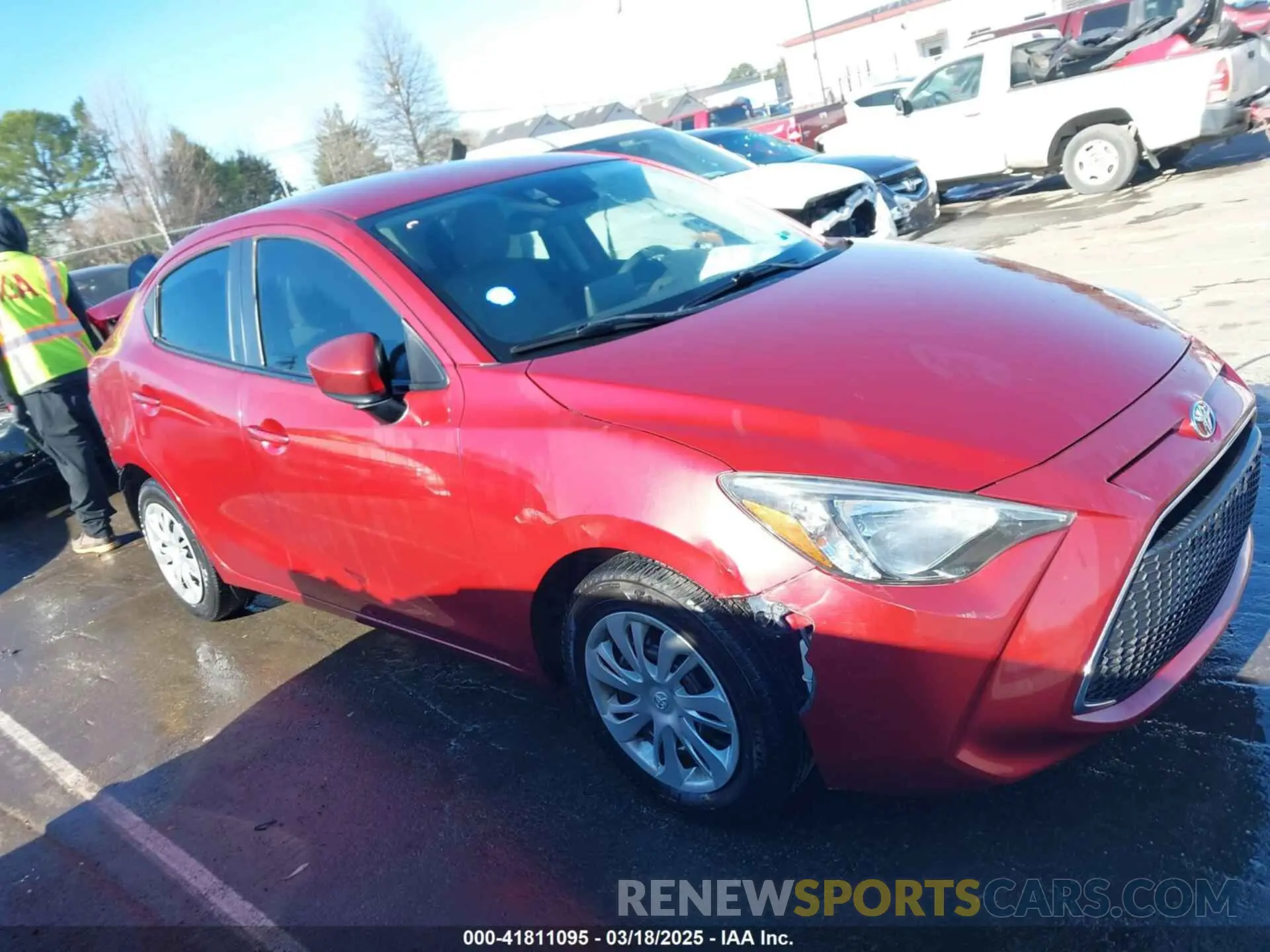 14 fotografías del automóvil dañado 3MYDLBYV1KY526975 TOYOTA YARIS 2019