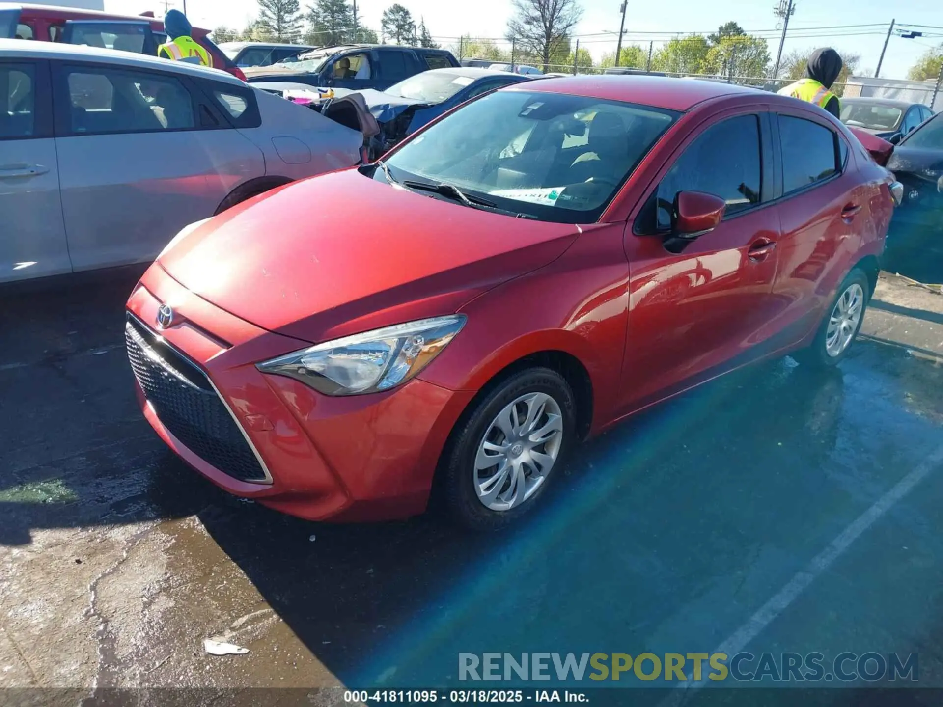 2 fotografías del automóvil dañado 3MYDLBYV1KY526975 TOYOTA YARIS 2019