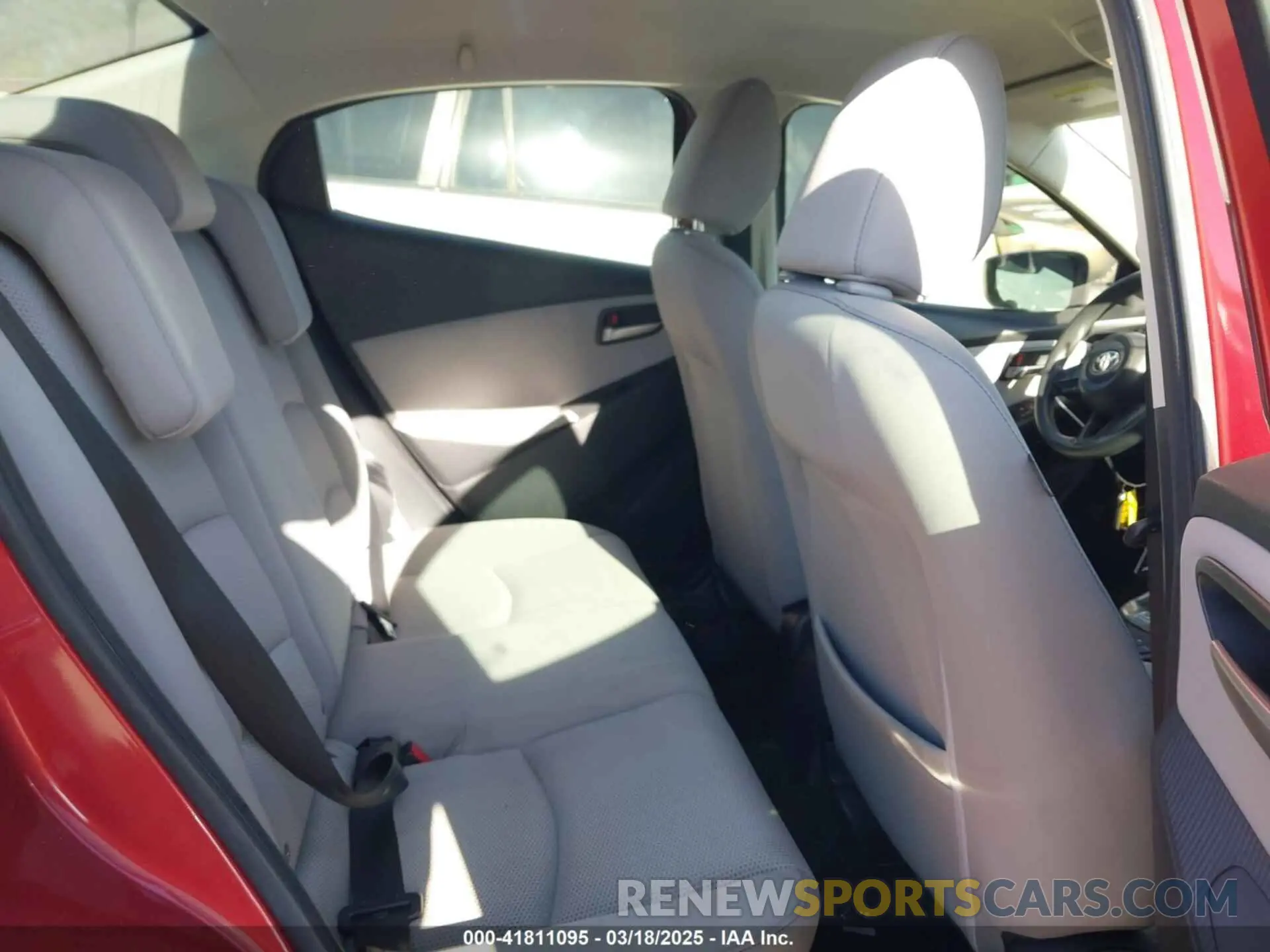 8 fotografías del automóvil dañado 3MYDLBYV1KY526975 TOYOTA YARIS 2019
