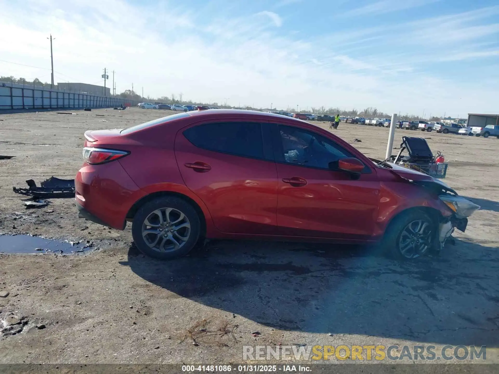 13 fotografías del automóvil dañado 3MYDLBYV2KY504483 TOYOTA YARIS 2019