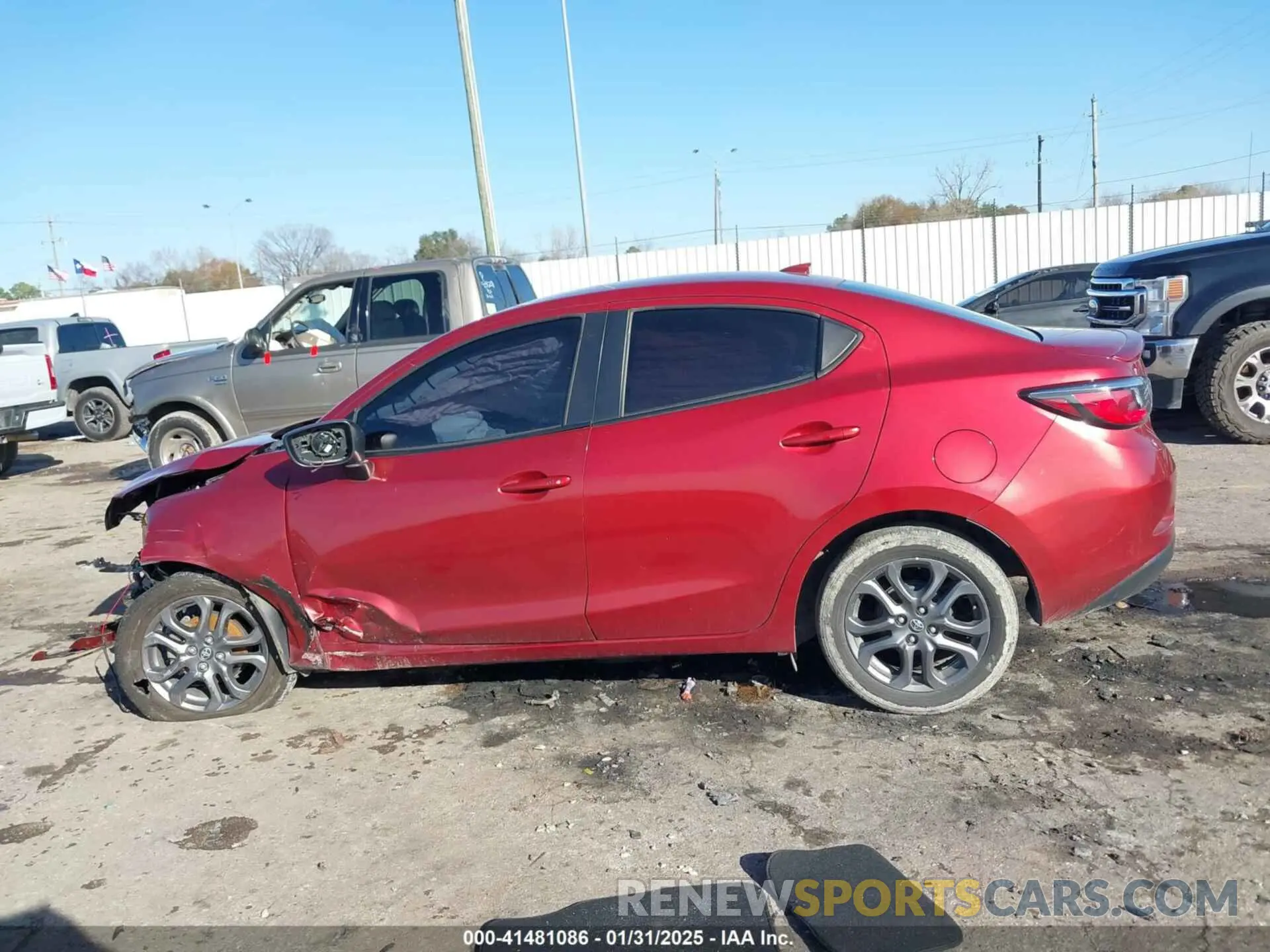 14 fotografías del automóvil dañado 3MYDLBYV2KY504483 TOYOTA YARIS 2019