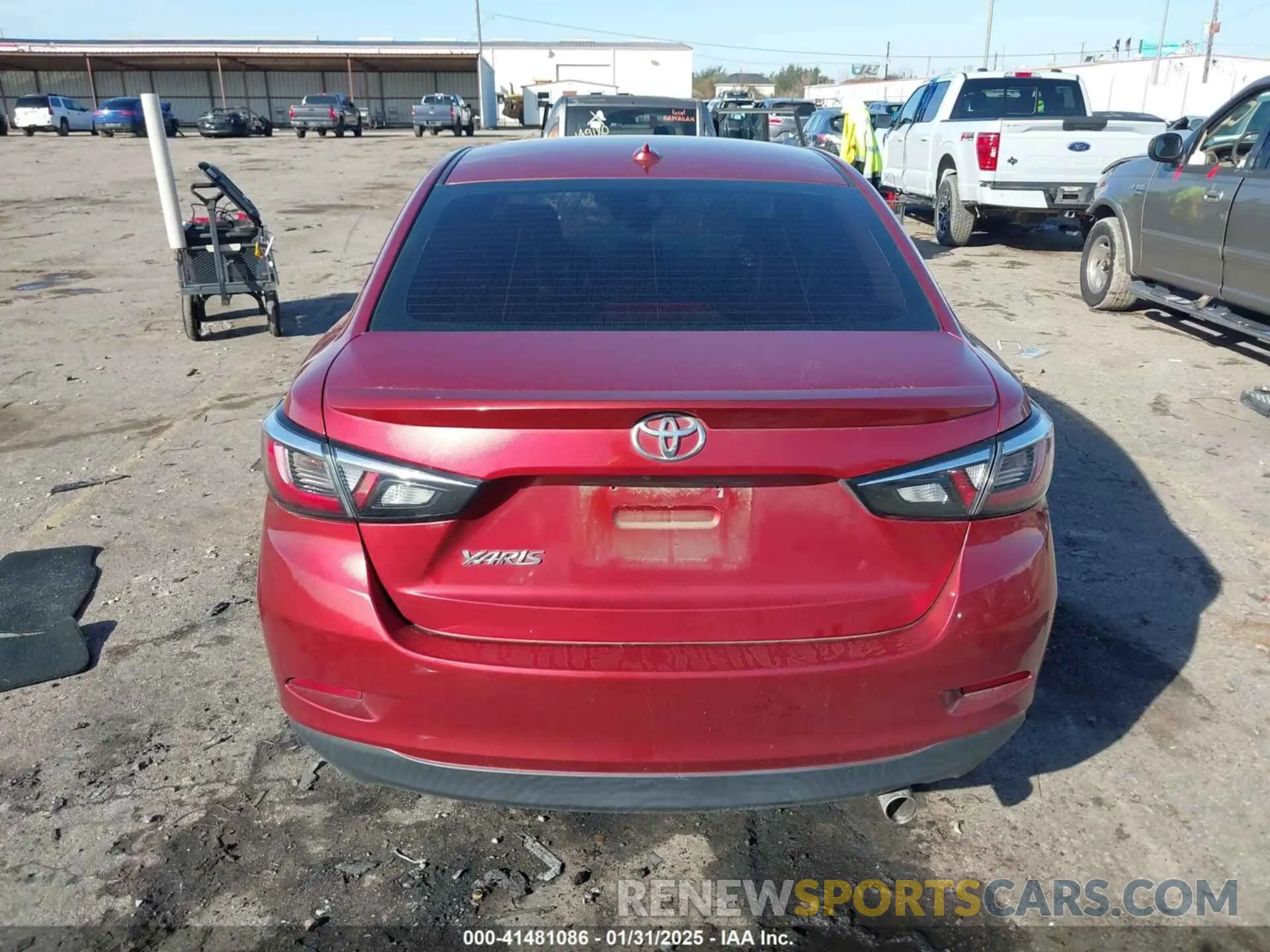 16 fotografías del automóvil dañado 3MYDLBYV2KY504483 TOYOTA YARIS 2019