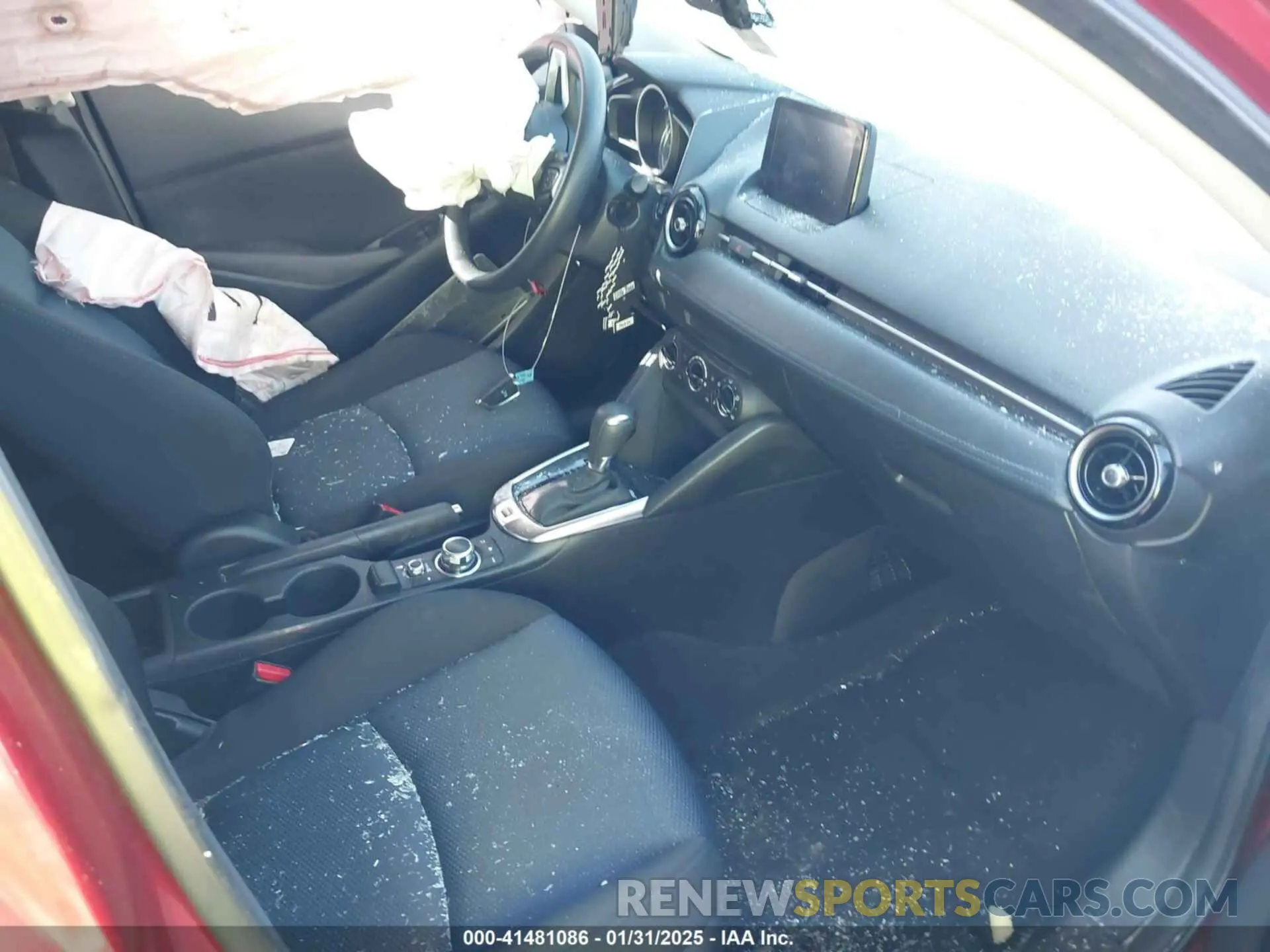 5 fotografías del automóvil dañado 3MYDLBYV2KY504483 TOYOTA YARIS 2019