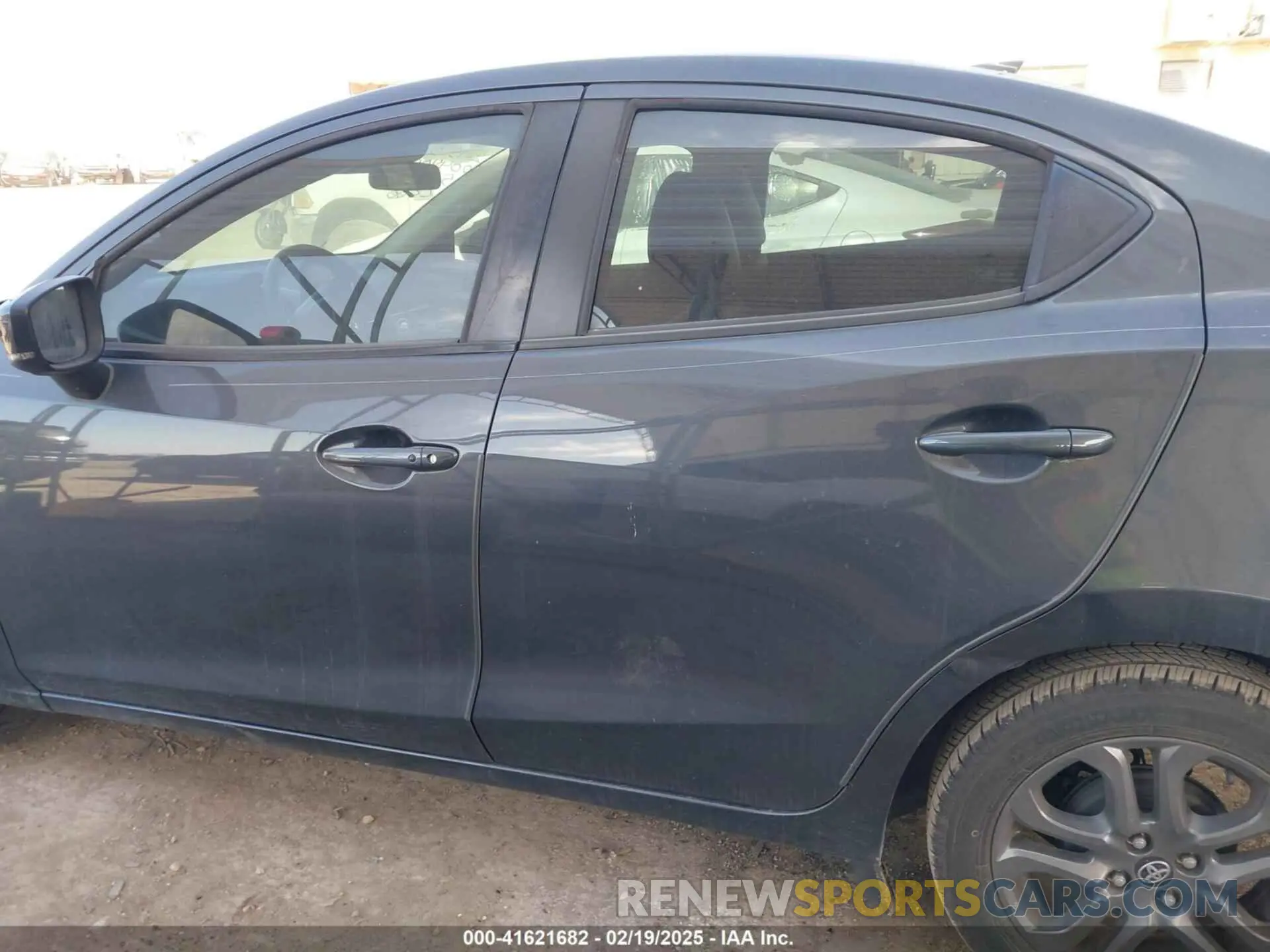 13 fotografías del automóvil dañado 3MYDLBYV2KY507304 TOYOTA YARIS 2019