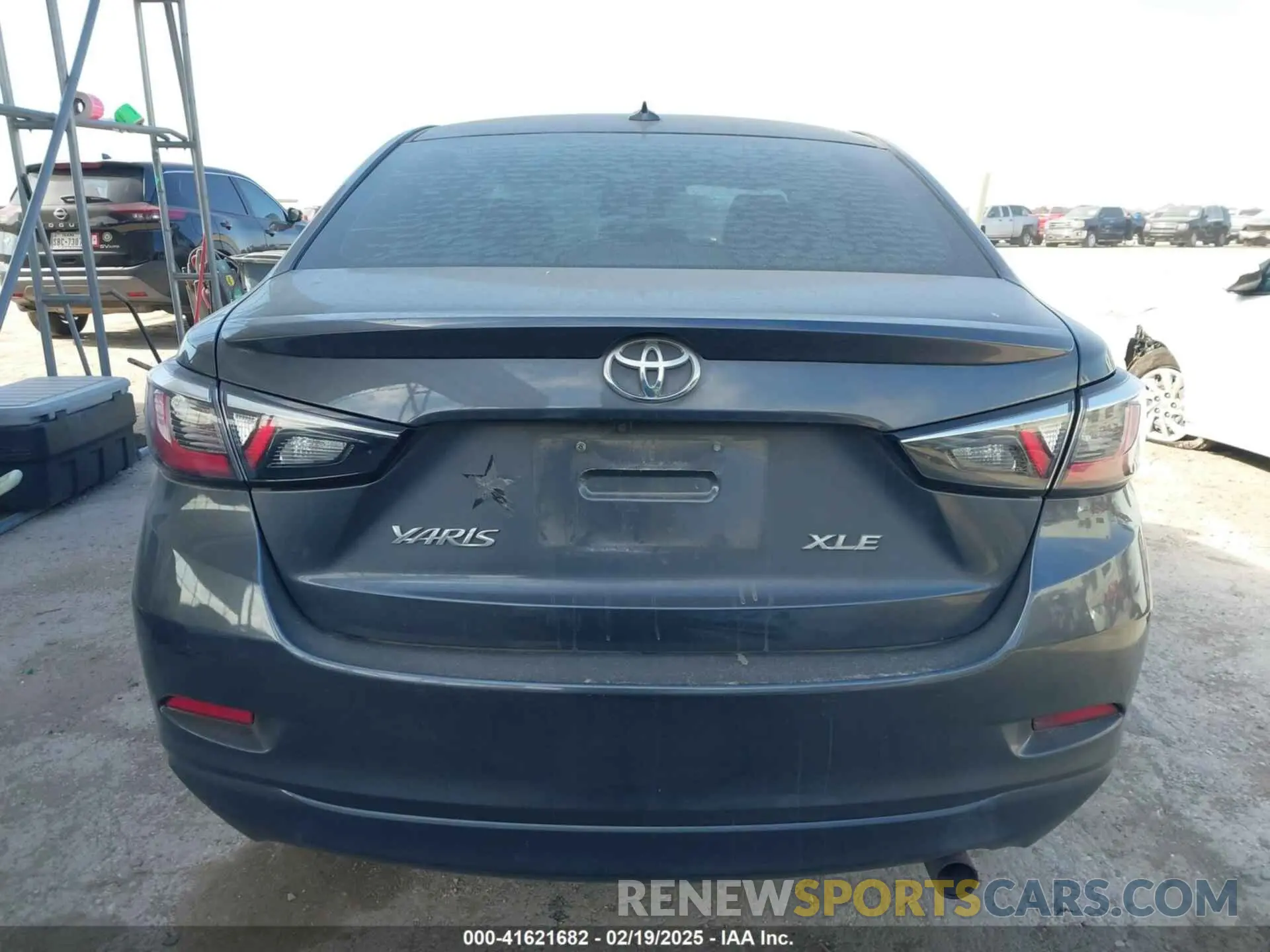 15 fotografías del automóvil dañado 3MYDLBYV2KY507304 TOYOTA YARIS 2019
