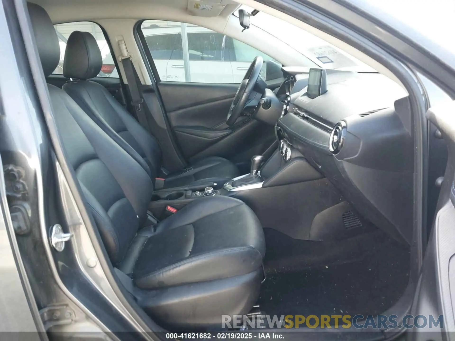 5 fotografías del automóvil dañado 3MYDLBYV2KY507304 TOYOTA YARIS 2019