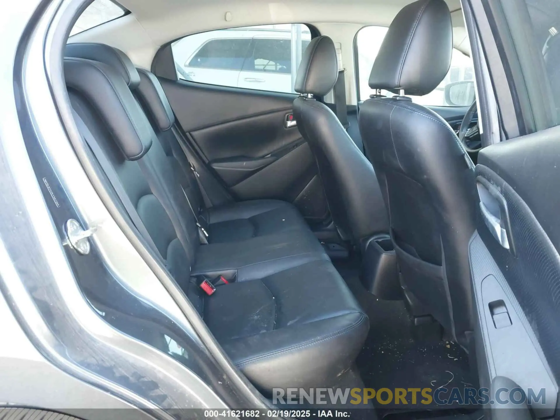 8 fotografías del automóvil dañado 3MYDLBYV2KY507304 TOYOTA YARIS 2019