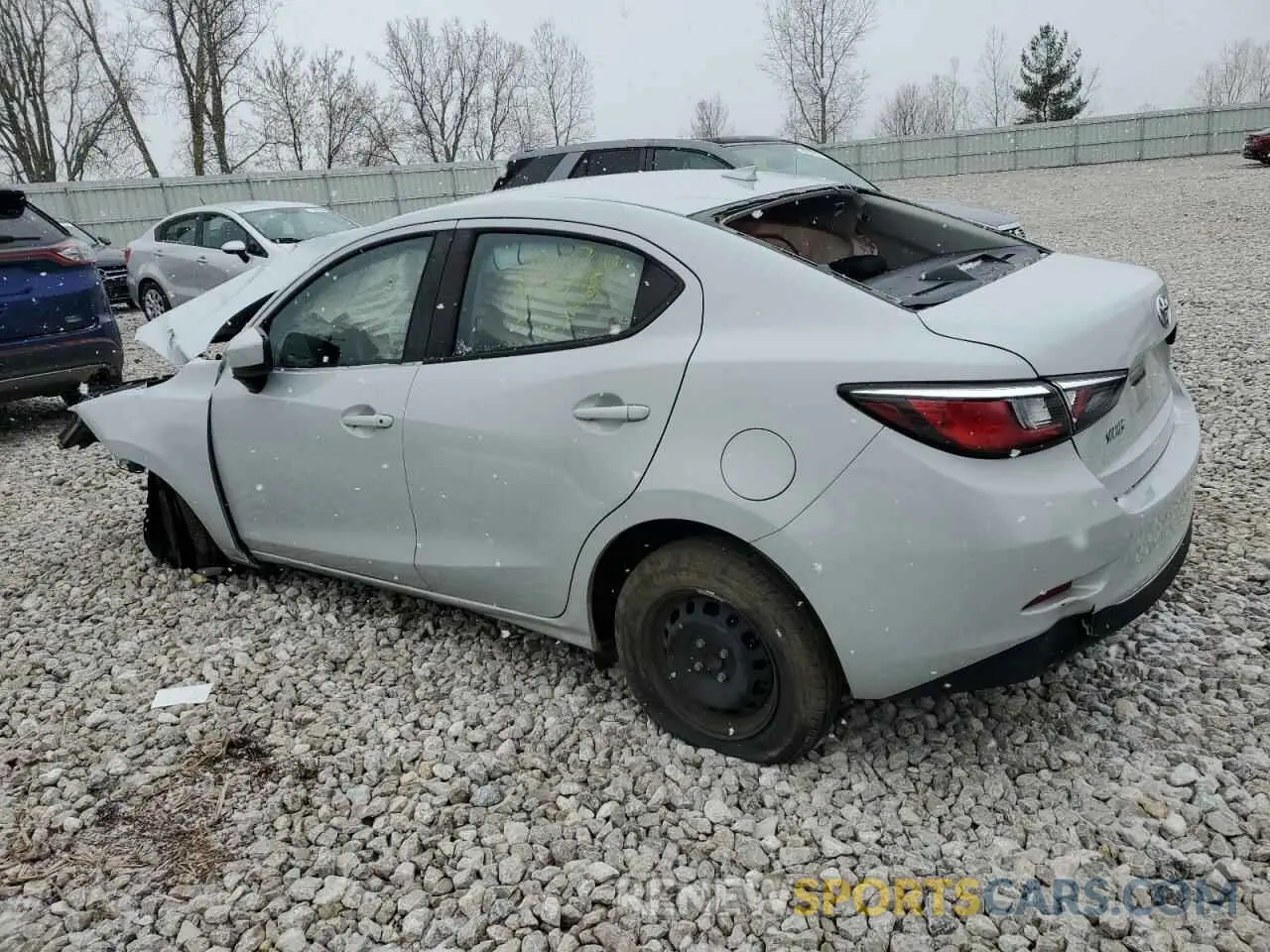 2 fotografías del automóvil dañado 3MYDLBYV2KY508579 TOYOTA YARIS 2019