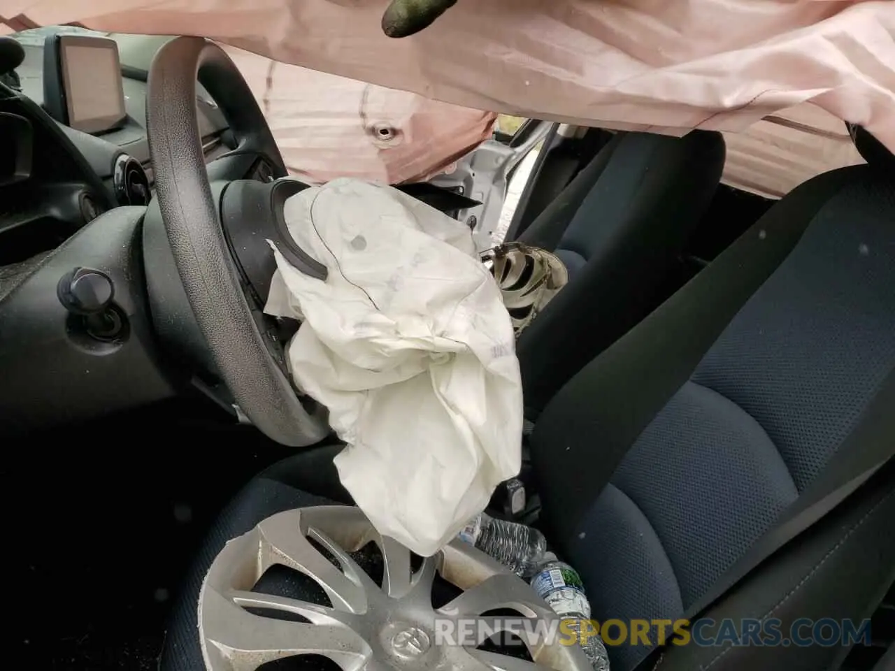 7 fotografías del automóvil dañado 3MYDLBYV2KY508579 TOYOTA YARIS 2019