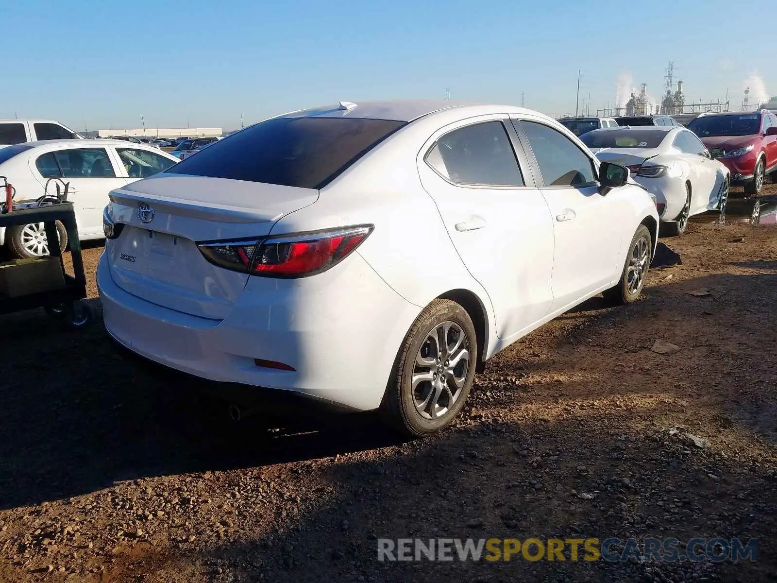 4 fotografías del automóvil dañado 3MYDLBYV2KY511661 TOYOTA YARIS 2019