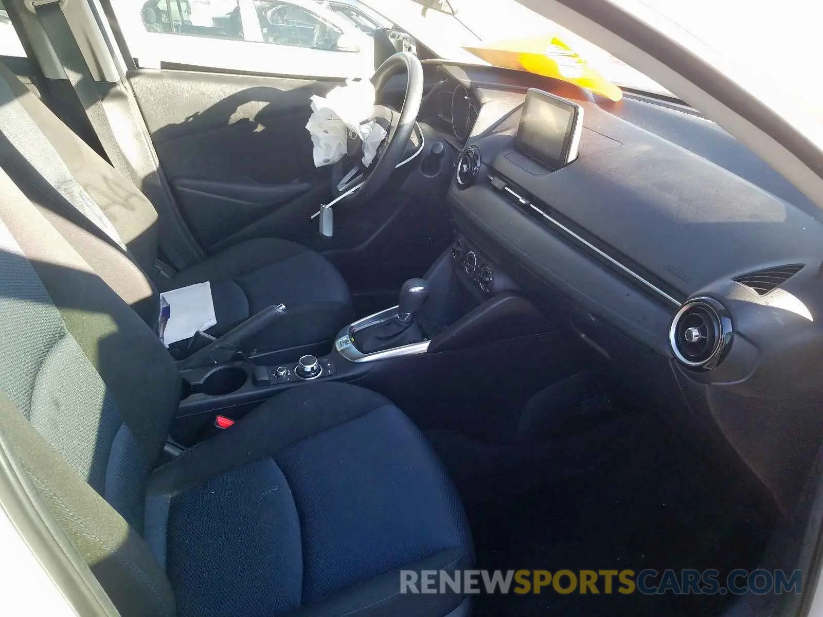 5 fotografías del automóvil dañado 3MYDLBYV2KY511661 TOYOTA YARIS 2019