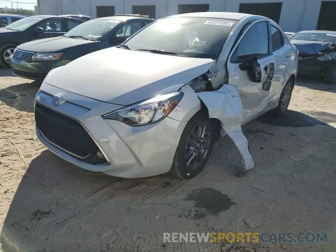 2 fotografías del automóvil dañado 3MYDLBYV2KY516228 TOYOTA YARIS 2019