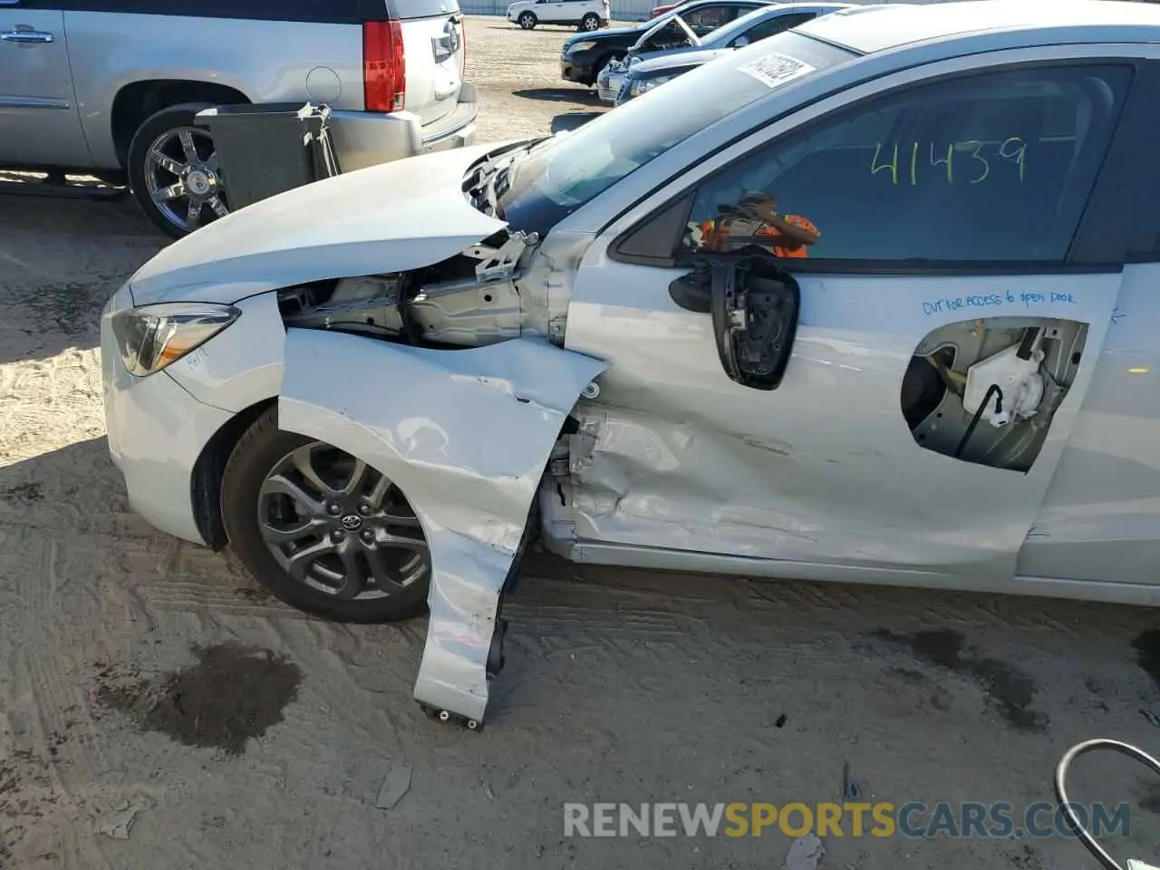 9 fotografías del automóvil dañado 3MYDLBYV2KY516228 TOYOTA YARIS 2019