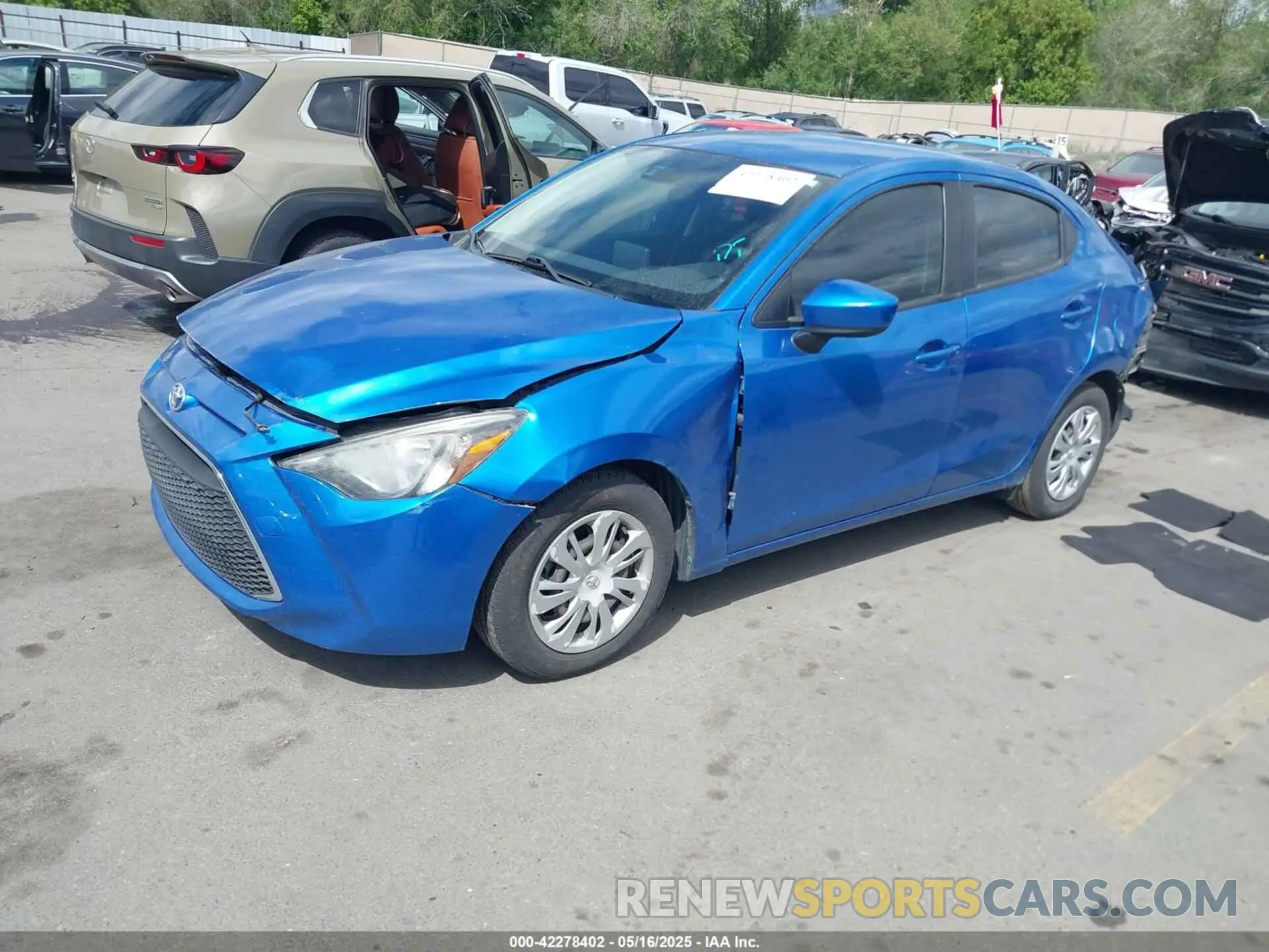 2 fotografías del automóvil dañado 3MYDLBYV2KY520621 TOYOTA YARIS 2019