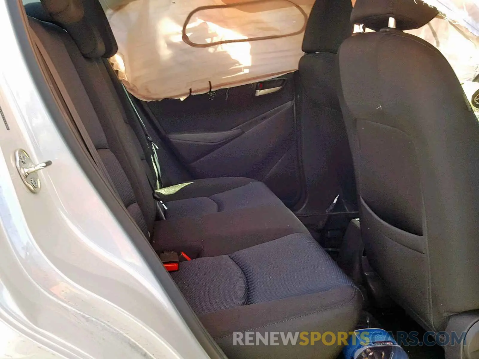 6 fotografías del automóvil dañado 3MYDLBYV2KY522305 TOYOTA YARIS 2019