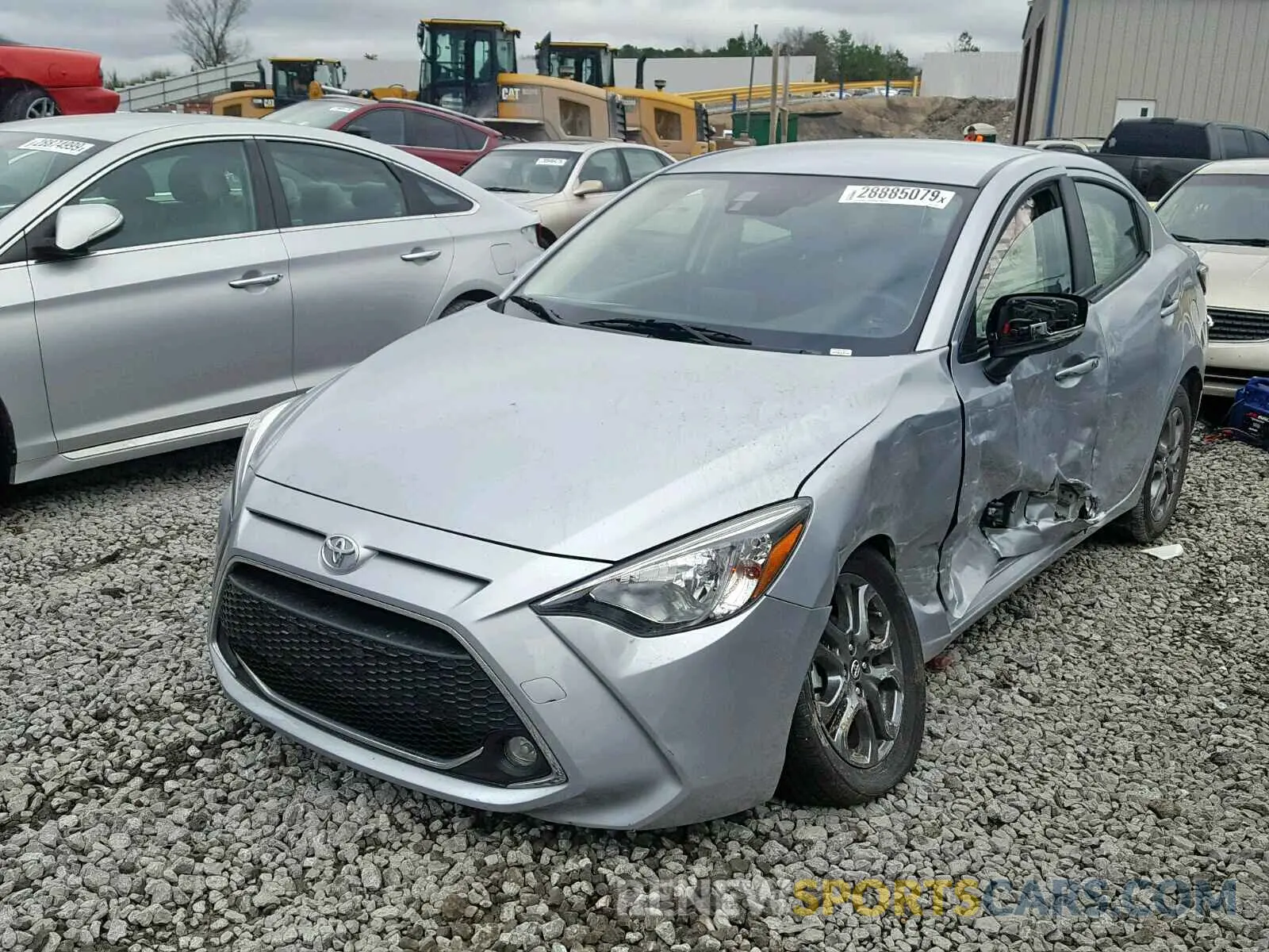 2 fotografías del automóvil dañado 3MYDLBYV3KY503083 TOYOTA YARIS 2019