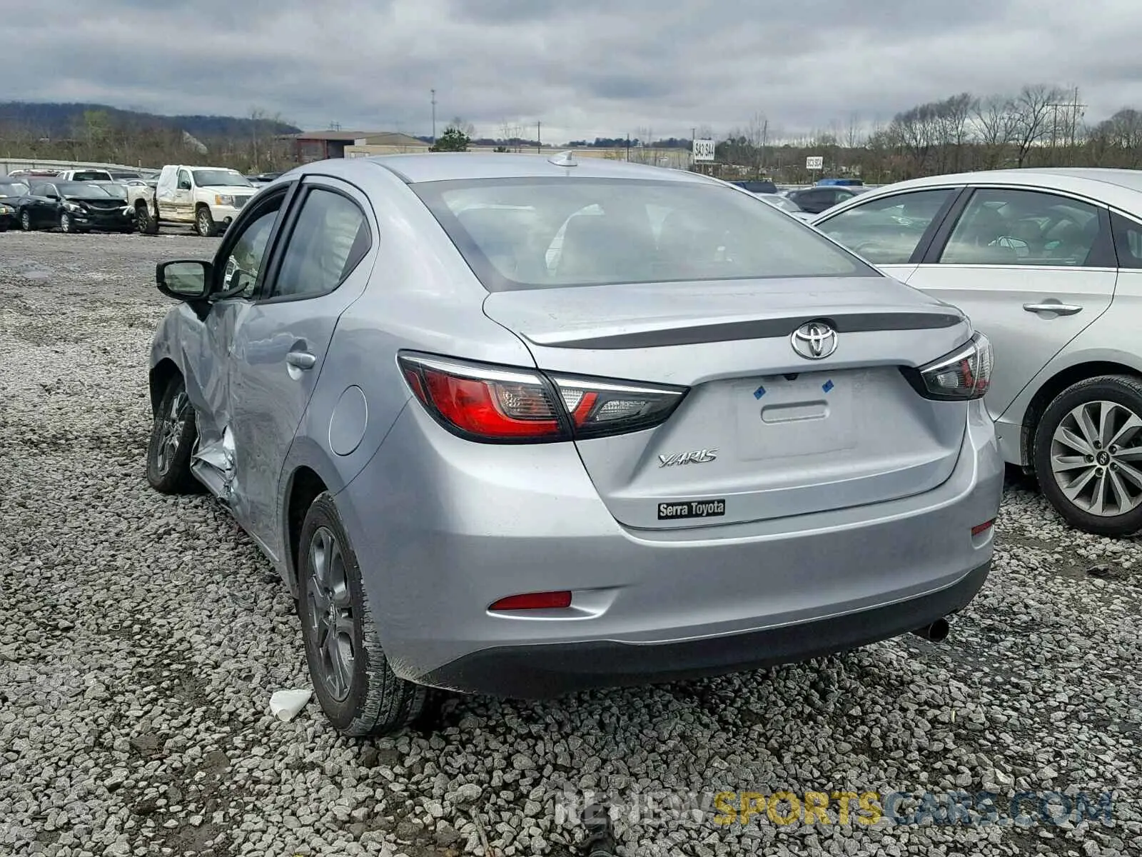 3 fotografías del automóvil dañado 3MYDLBYV3KY503083 TOYOTA YARIS 2019