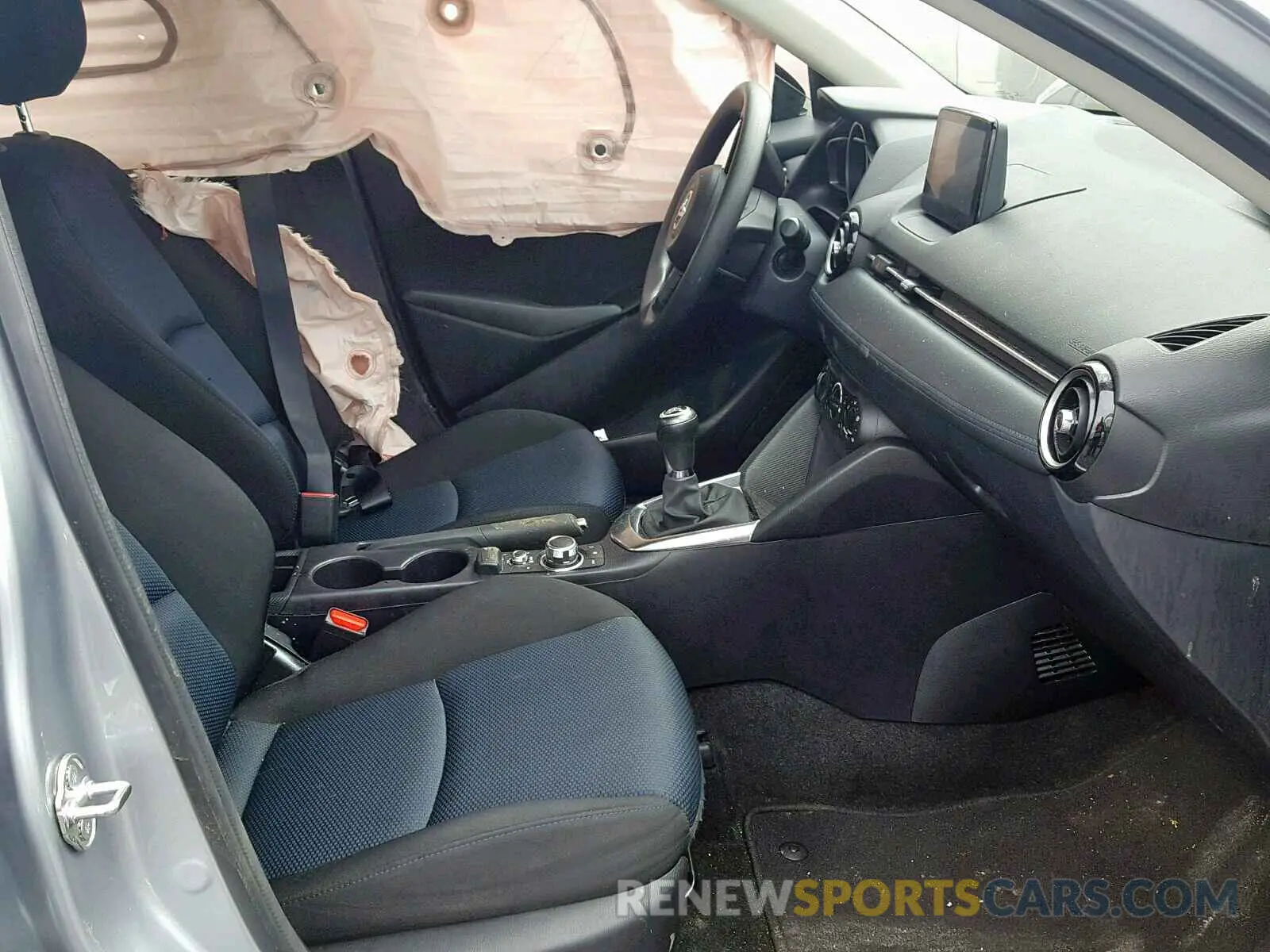5 fotografías del automóvil dañado 3MYDLBYV3KY503083 TOYOTA YARIS 2019